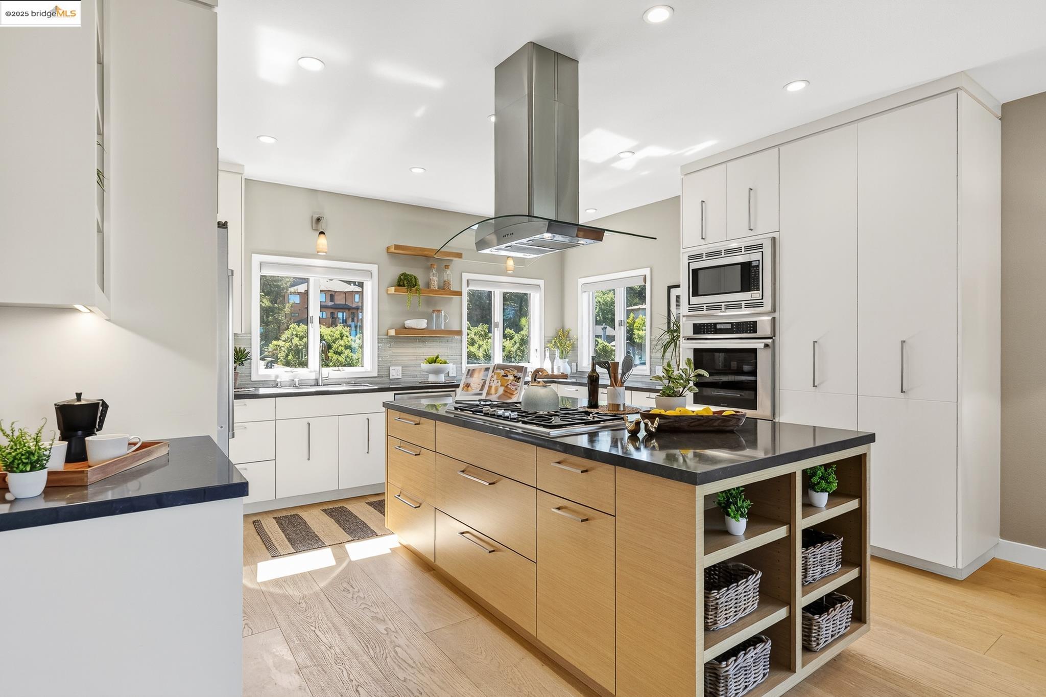 Detail Gallery Image 26 of 60 For 6330 Swainland Rd, Oakland,  CA 94611 - 5 Beds | 3/1 Baths