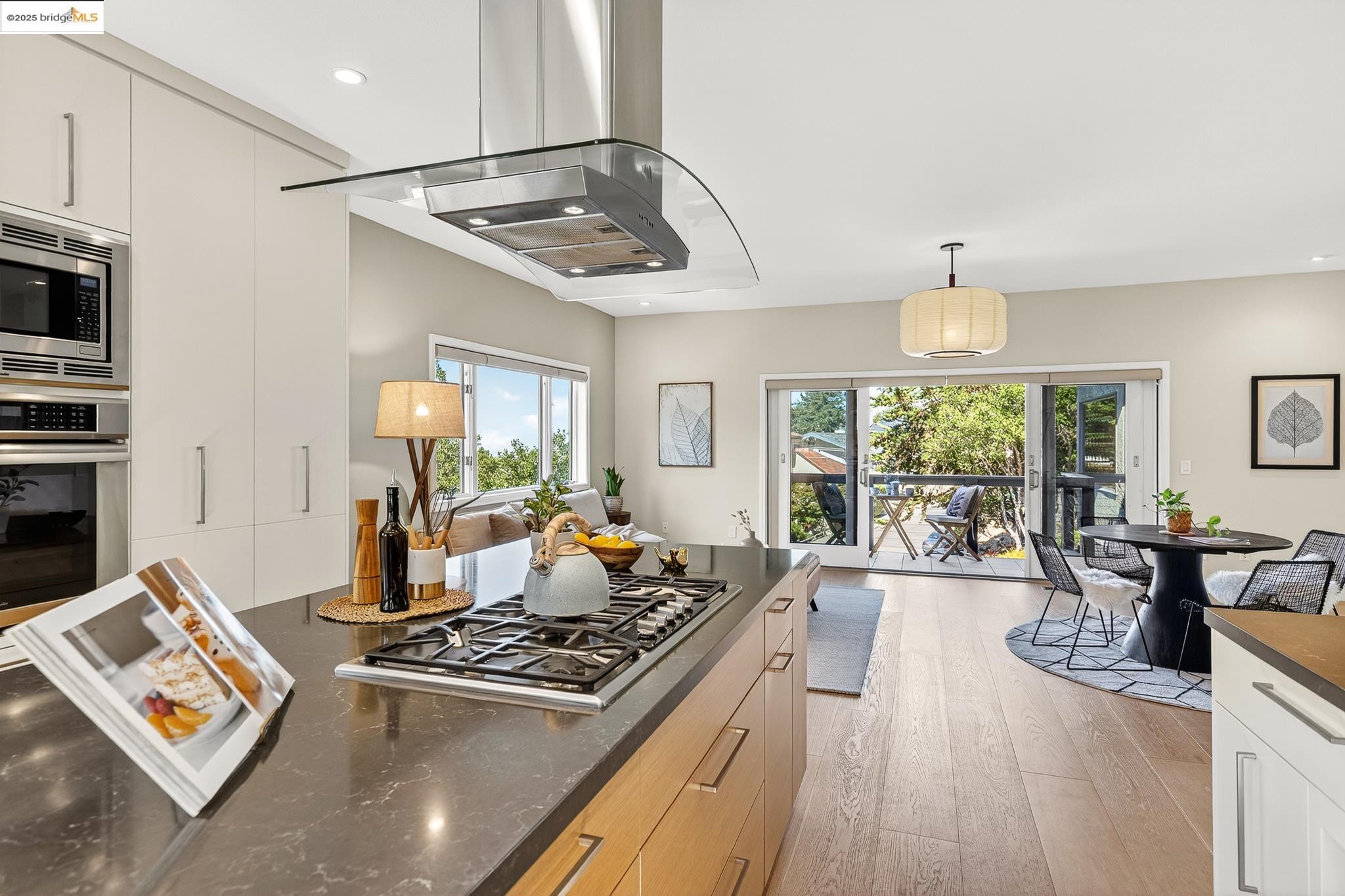 Detail Gallery Image 27 of 60 For 6330 Swainland Rd, Oakland,  CA 94611 - 5 Beds | 3/1 Baths
