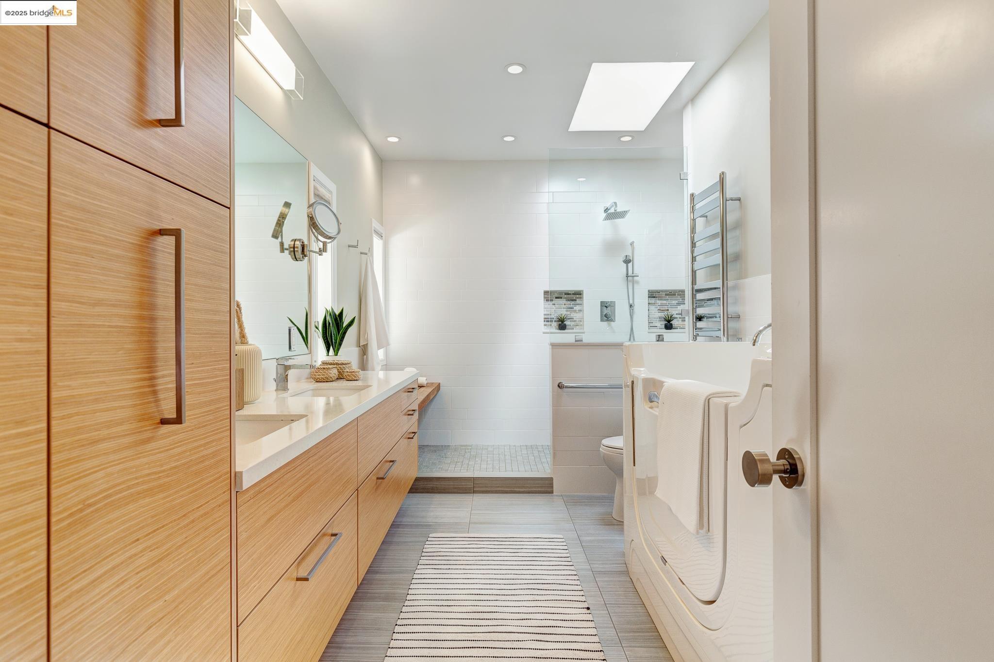 Detail Gallery Image 36 of 60 For 6330 Swainland Rd, Oakland,  CA 94611 - 5 Beds | 3/1 Baths