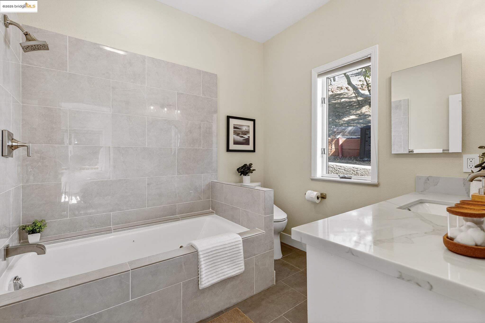 Detail Gallery Image 38 of 60 For 6330 Swainland Rd, Oakland,  CA 94611 - 5 Beds | 3/1 Baths