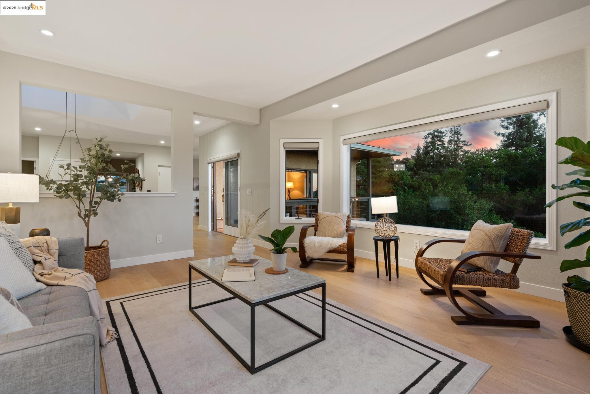 Detail Gallery Image 5 of 60 For 6330 Swainland Rd, Oakland,  CA 94611 - 5 Beds | 3/1 Baths