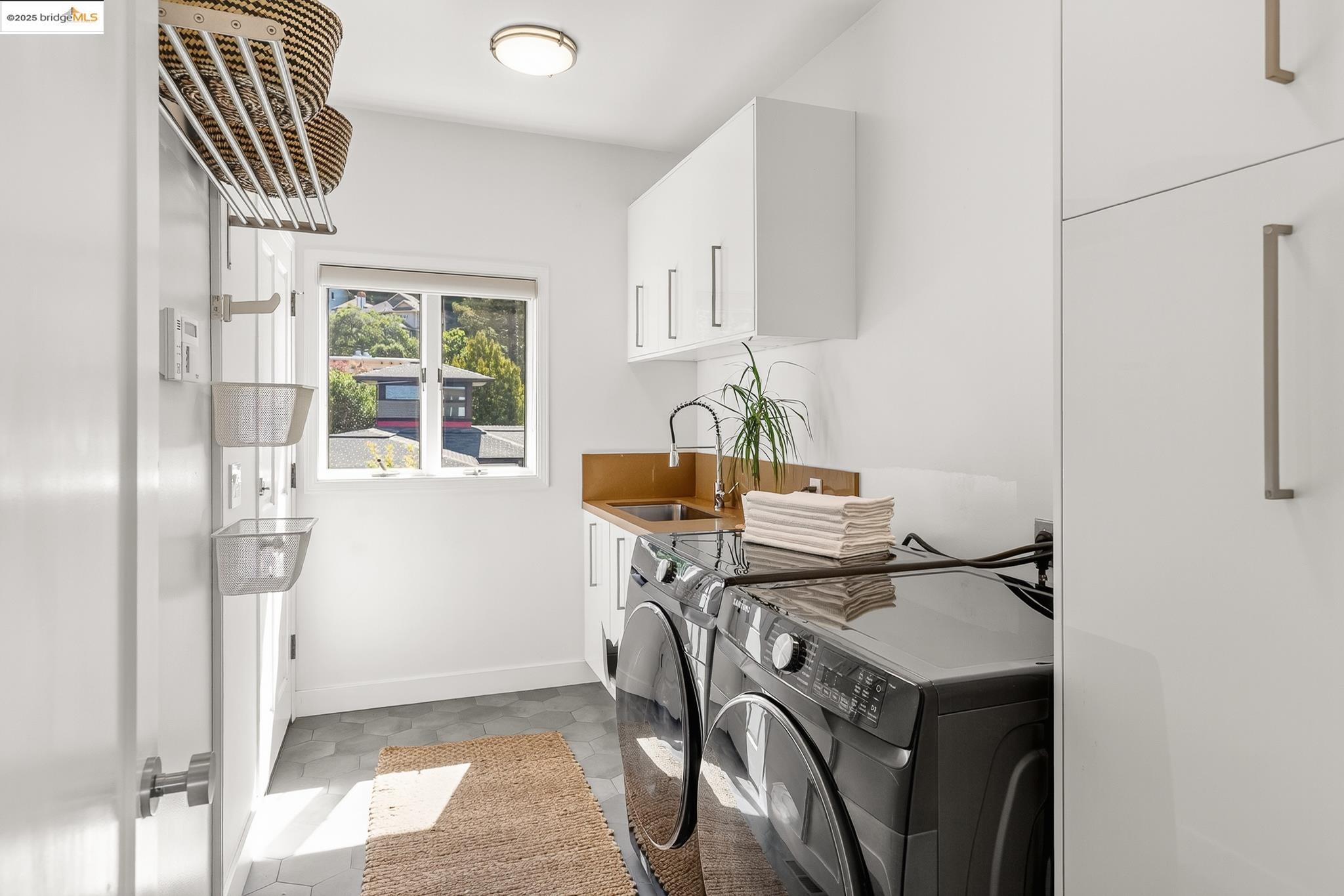 Detail Gallery Image 50 of 60 For 6330 Swainland Rd, Oakland,  CA 94611 - 5 Beds | 3/1 Baths