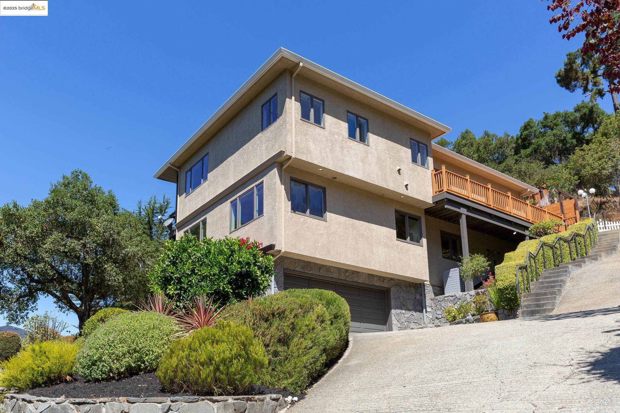 Detail Gallery Image 58 of 60 For 6330 Swainland Rd, Oakland,  CA 94611 - 5 Beds | 3/1 Baths