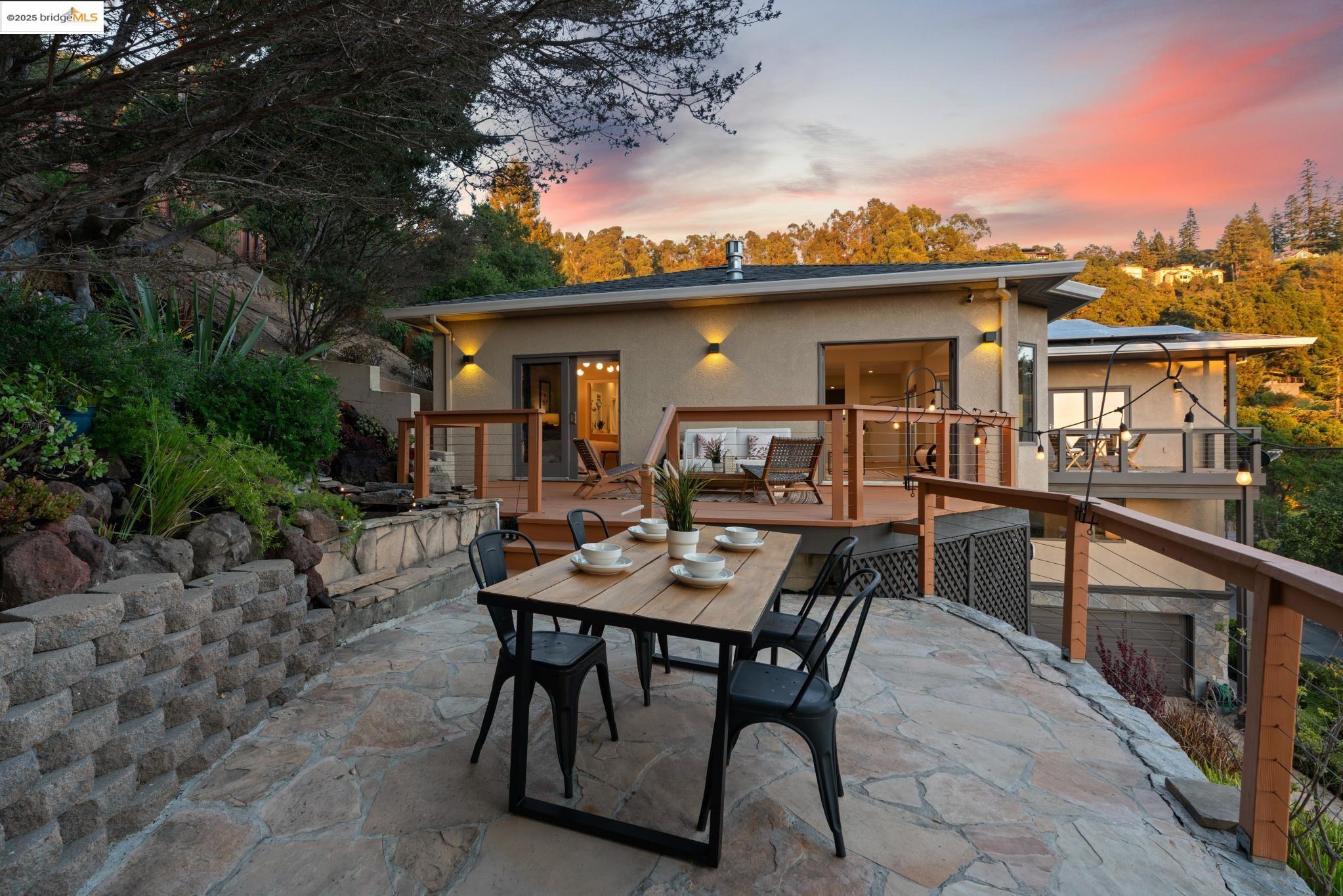 Detail Gallery Image 9 of 60 For 6330 Swainland Rd, Oakland,  CA 94611 - 5 Beds | 3/1 Baths