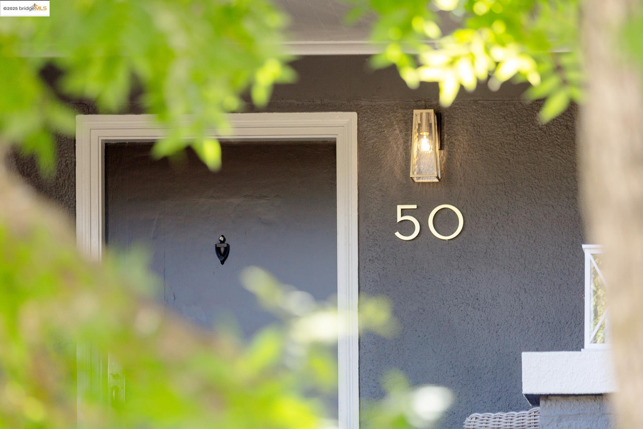 Detail Gallery Image 2 of 43 For 50 Lake Avenue, Piedmont,  CA 94611-0000 - 2 Beds | 2 Baths