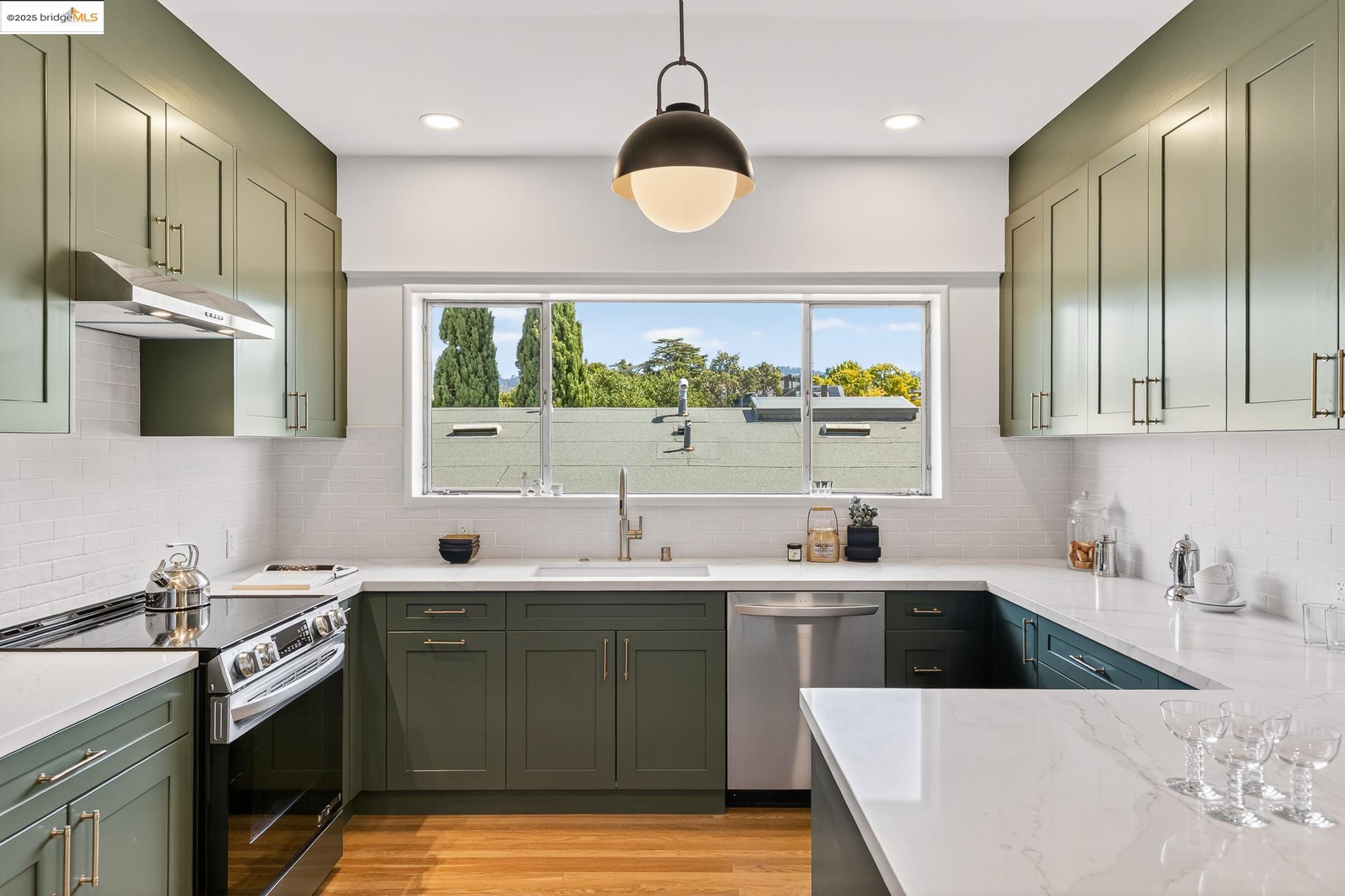 Detail Gallery Image 14 of 43 For 50 Lake Avenue, Piedmont,  CA 94611-0000 - 2 Beds | 2 Baths