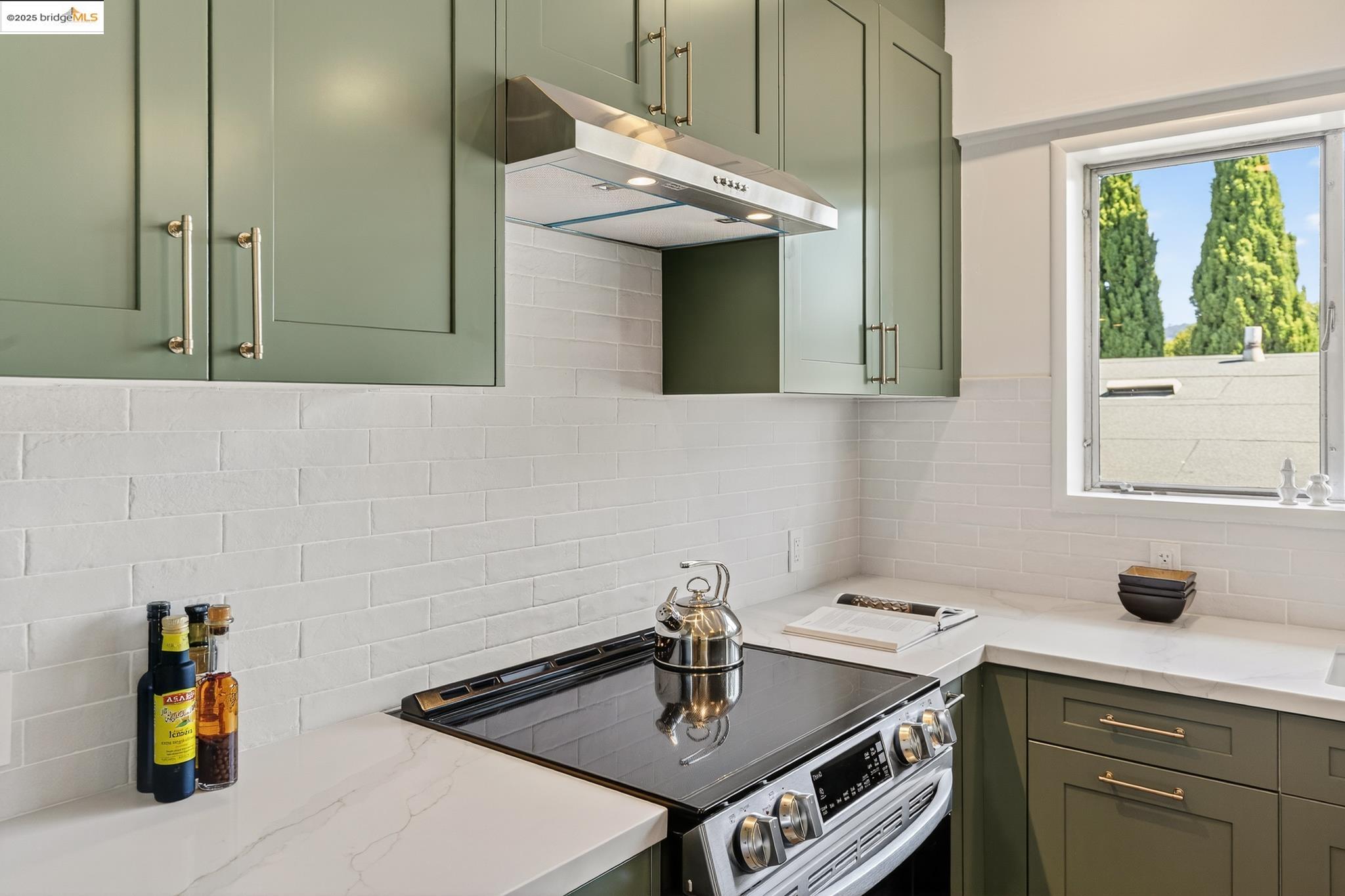 Detail Gallery Image 16 of 43 For 50 Lake Avenue, Piedmont,  CA 94611-0000 - 2 Beds | 2 Baths