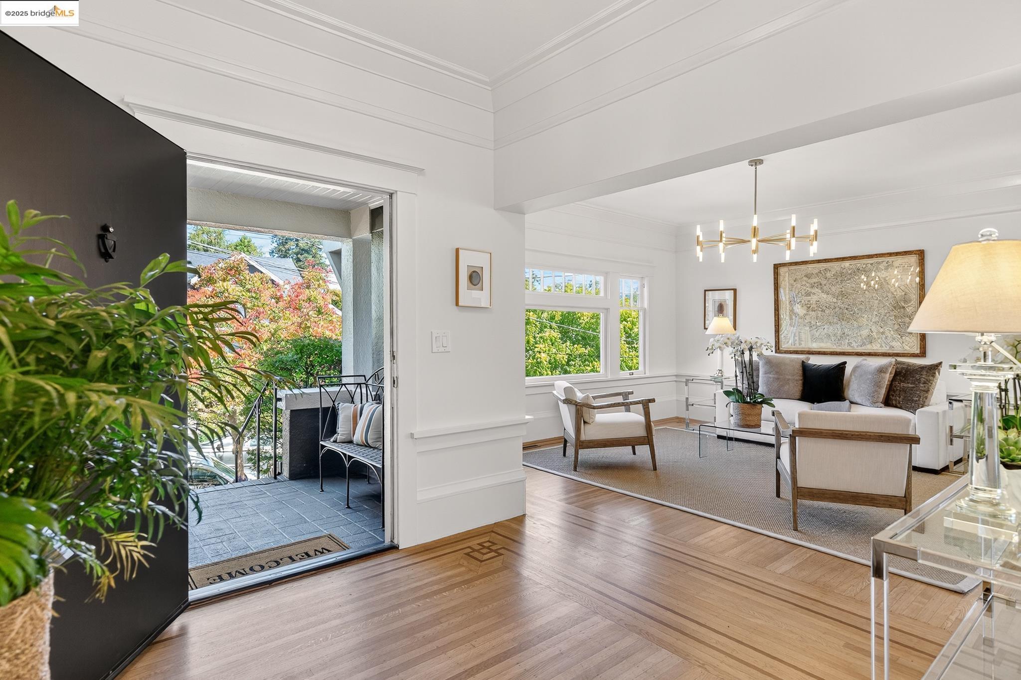 Detail Gallery Image 4 of 43 For 50 Lake Avenue, Piedmont,  CA 94611-0000 - 2 Beds | 2 Baths