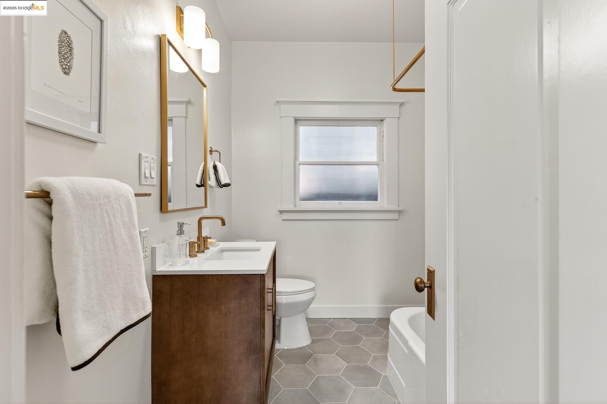 Detail Gallery Image 34 of 43 For 50 Lake Avenue, Piedmont,  CA 94611-0000 - 2 Beds | 2 Baths