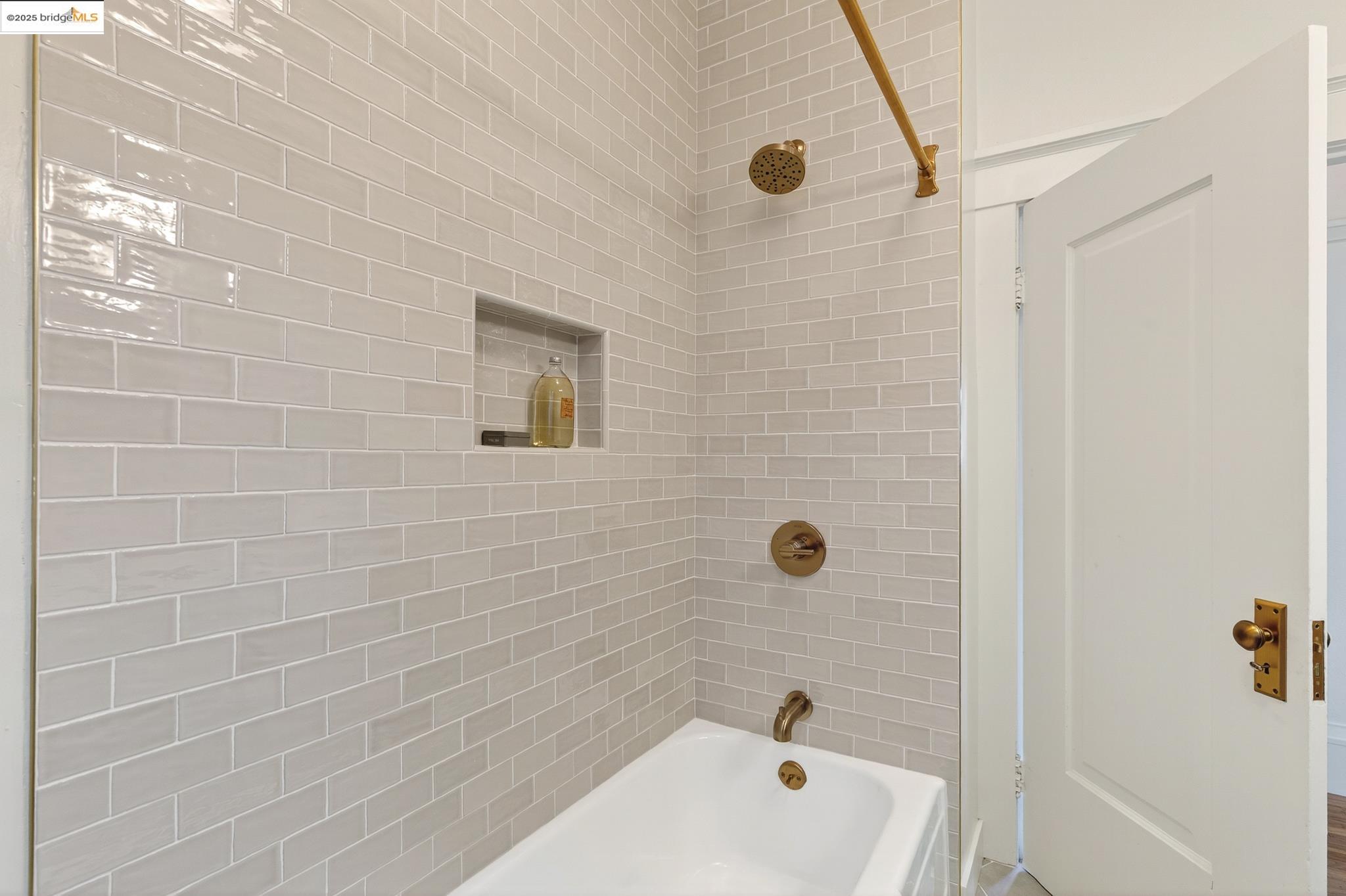 Detail Gallery Image 35 of 43 For 50 Lake Avenue, Piedmont,  CA 94611-0000 - 2 Beds | 2 Baths