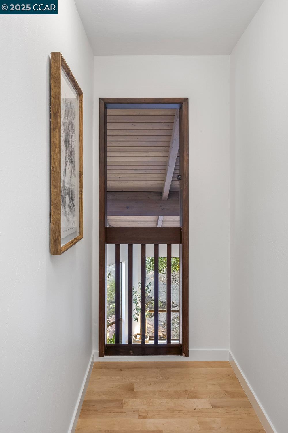 Detail Gallery Image 12 of 25 For 5621 Maxwelton Rd, Oakland,  CA 94618 - 3 Beds | 2/1 Baths