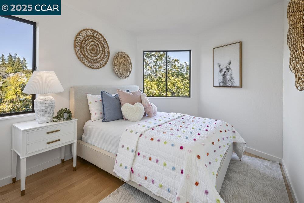 Detail Gallery Image 15 of 25 For 5621 Maxwelton Rd, Oakland,  CA 94618 - 3 Beds | 2/1 Baths