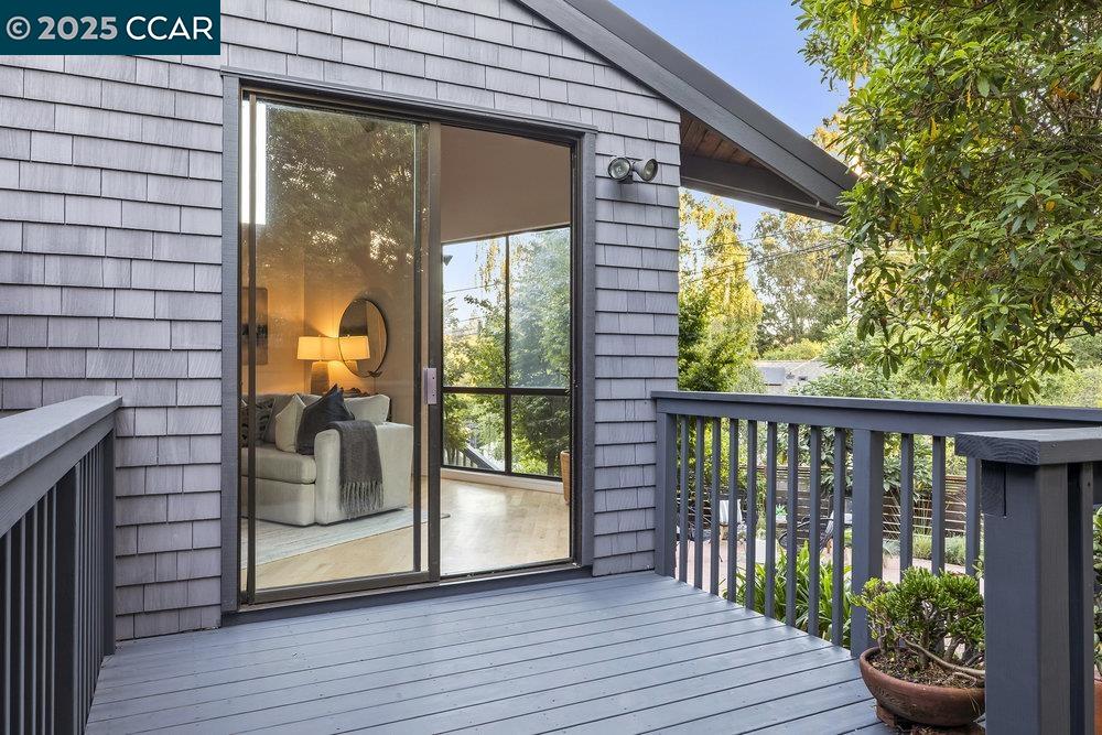 Detail Gallery Image 20 of 25 For 5621 Maxwelton Rd, Oakland,  CA 94618 - 3 Beds | 2/1 Baths