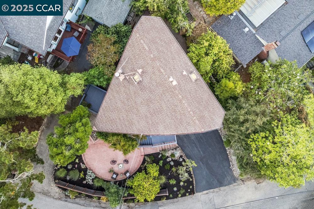 Detail Gallery Image 24 of 25 For 5621 Maxwelton Rd, Oakland,  CA 94618 - 3 Beds | 2/1 Baths