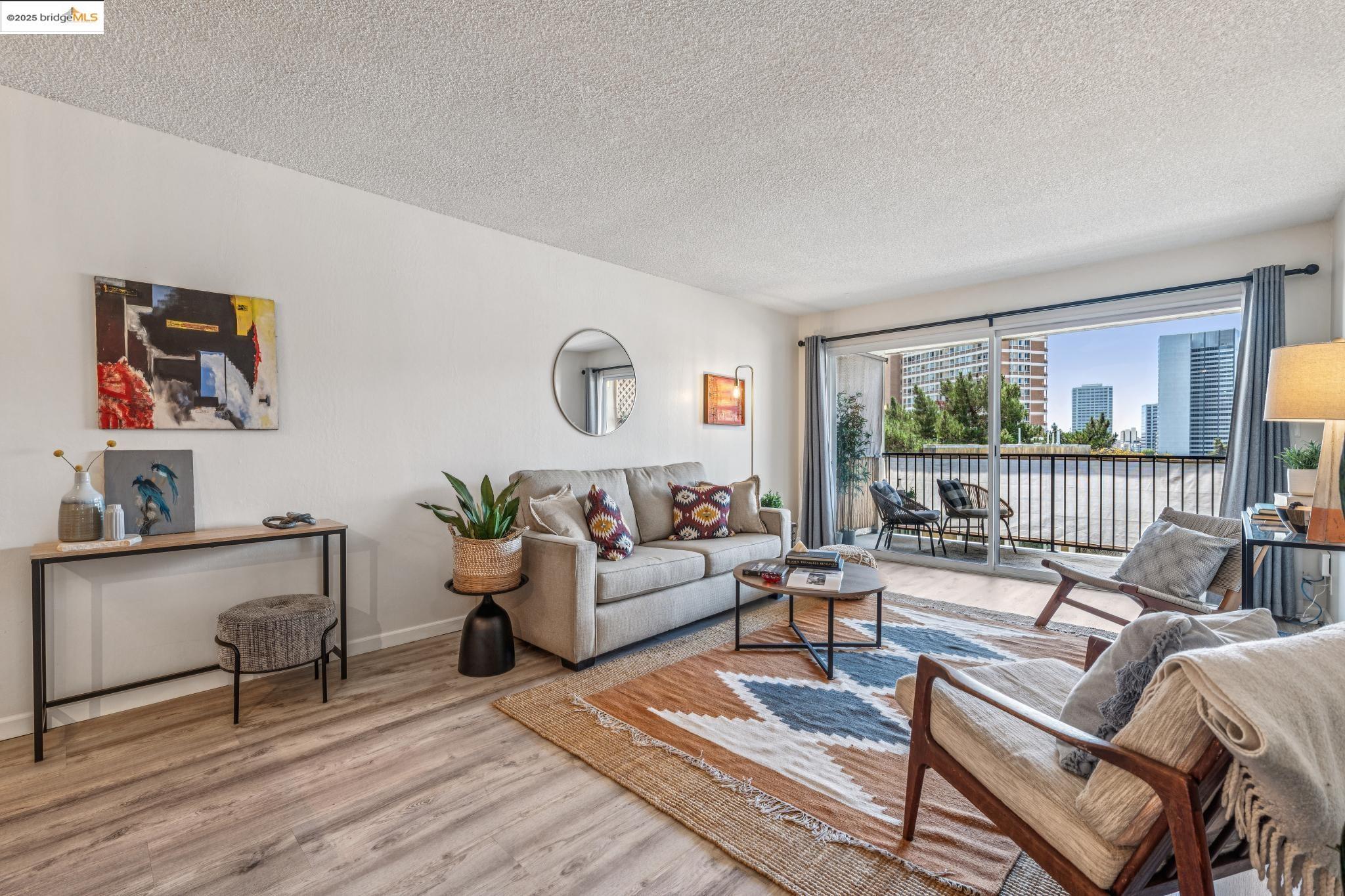 Detail Gallery Image 1 of 26 For 85 Vernon St #305,  Oakland,  CA 94610 - 1 Beds | 1 Baths