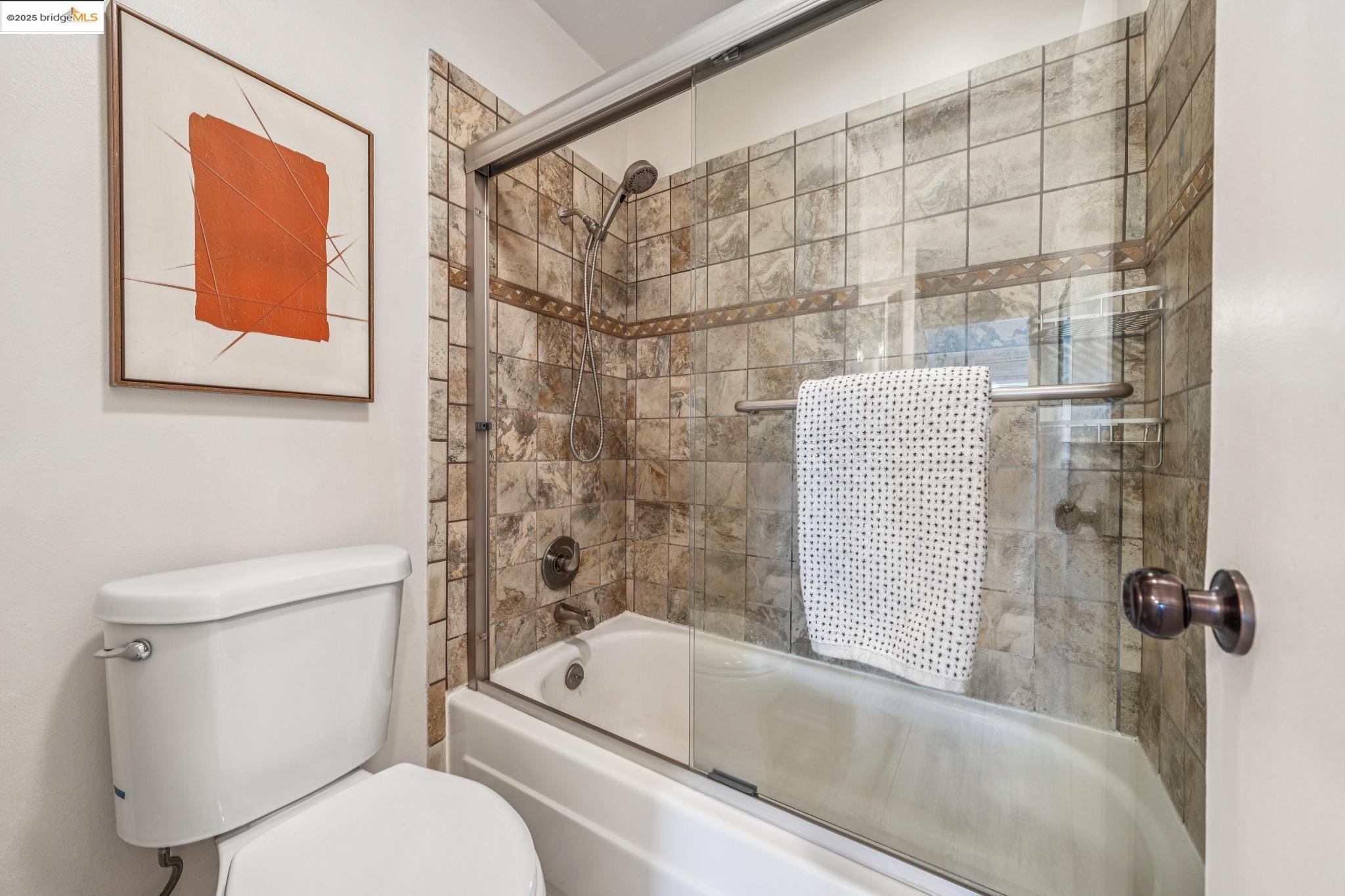 Detail Gallery Image 15 of 26 For 85 Vernon St #305,  Oakland,  CA 94610 - 1 Beds | 1 Baths