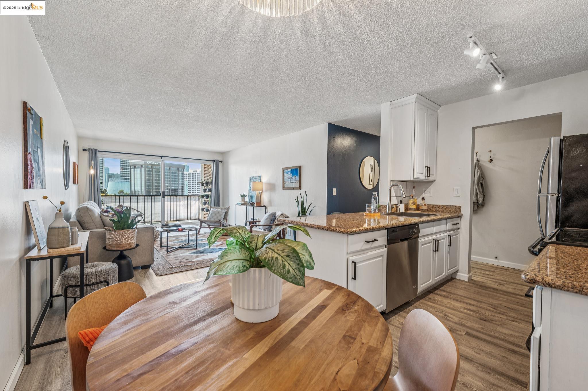 Detail Gallery Image 5 of 26 For 85 Vernon St #305,  Oakland,  CA 94610 - 1 Beds | 1 Baths