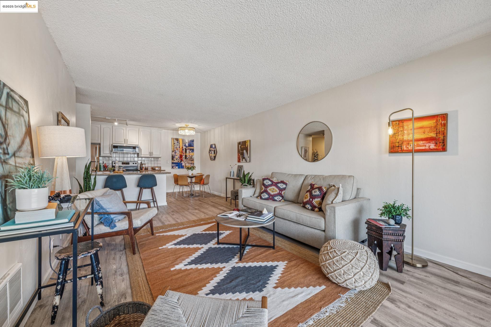 Detail Gallery Image 7 of 26 For 85 Vernon St #305,  Oakland,  CA 94610 - 1 Beds | 1 Baths