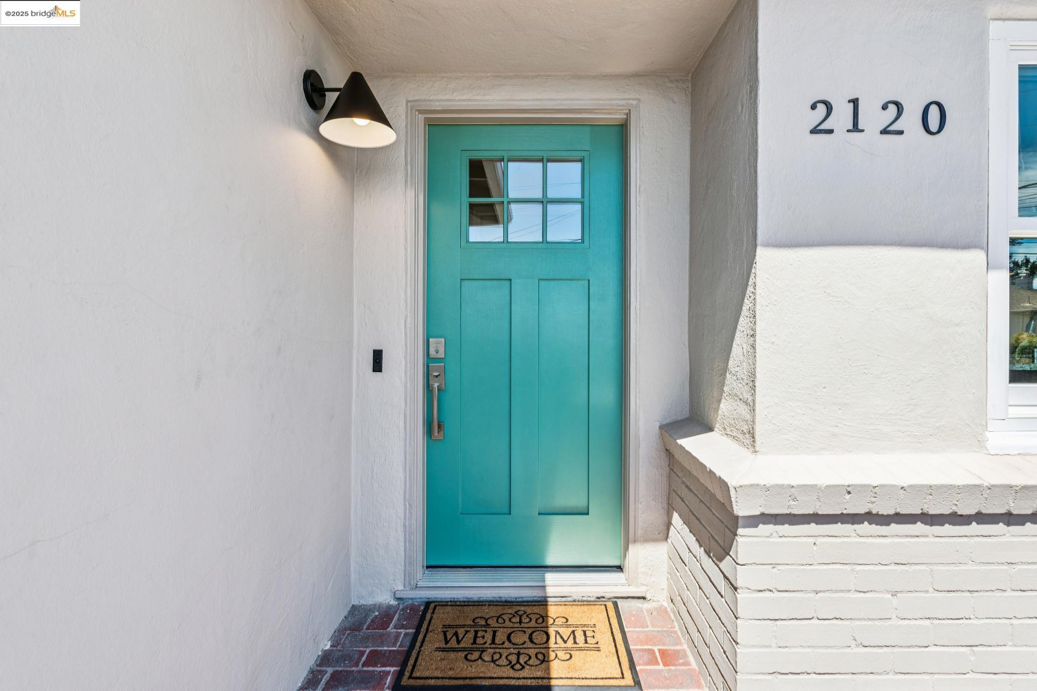Detail Gallery Image 2 of 46 For 2120 Braemar Rd, Oakland,  CA 94602 - 2 Beds | 2 Baths