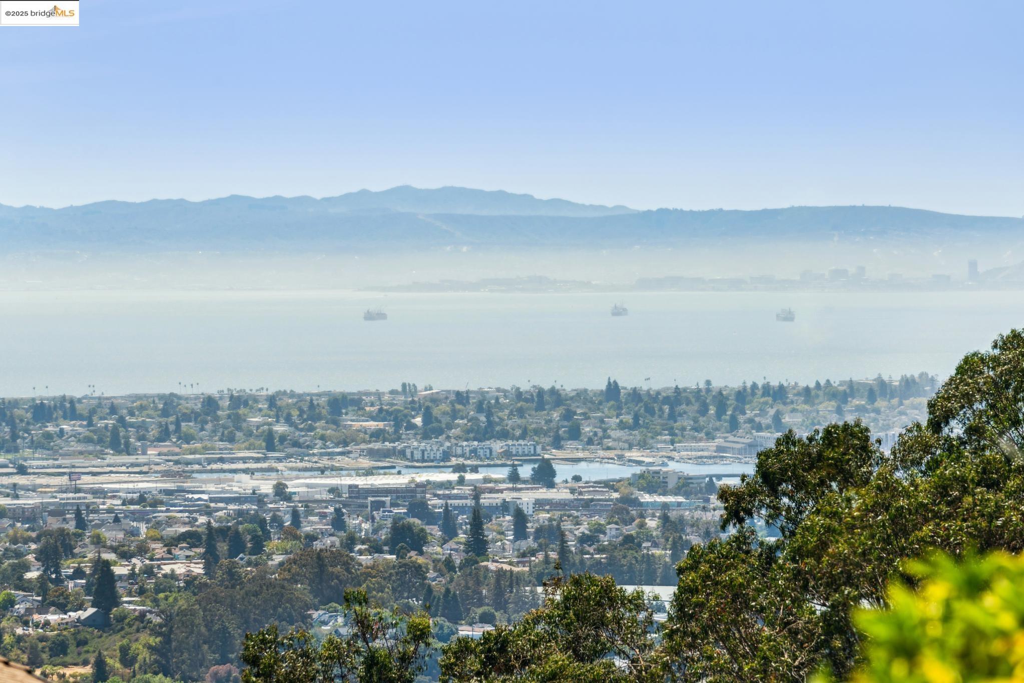 Detail Gallery Image 11 of 46 For 2120 Braemar Rd, Oakland,  CA 94602 - 2 Beds | 2 Baths
