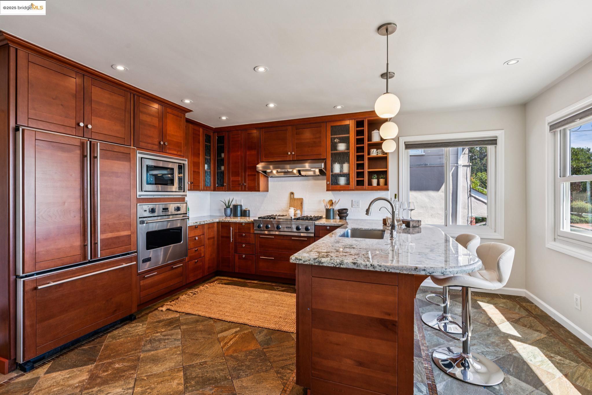 Detail Gallery Image 12 of 46 For 2120 Braemar Rd, Oakland,  CA 94602 - 2 Beds | 2 Baths