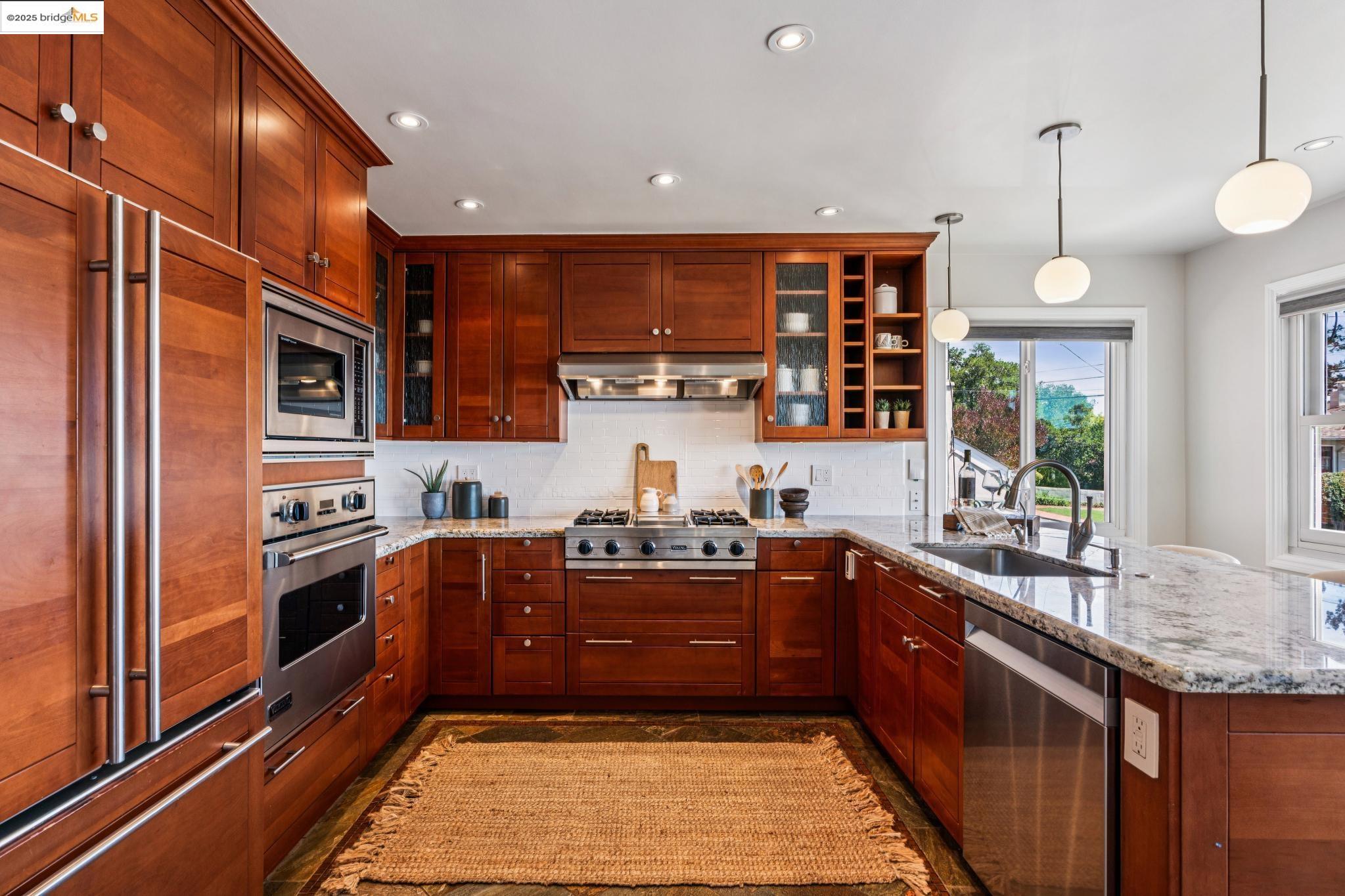 Detail Gallery Image 13 of 46 For 2120 Braemar Rd, Oakland,  CA 94602 - 2 Beds | 2 Baths