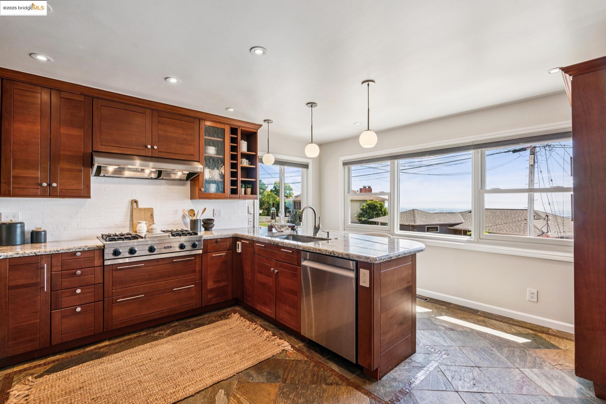 Detail Gallery Image 15 of 46 For 2120 Braemar Rd, Oakland,  CA 94602 - 2 Beds | 2 Baths
