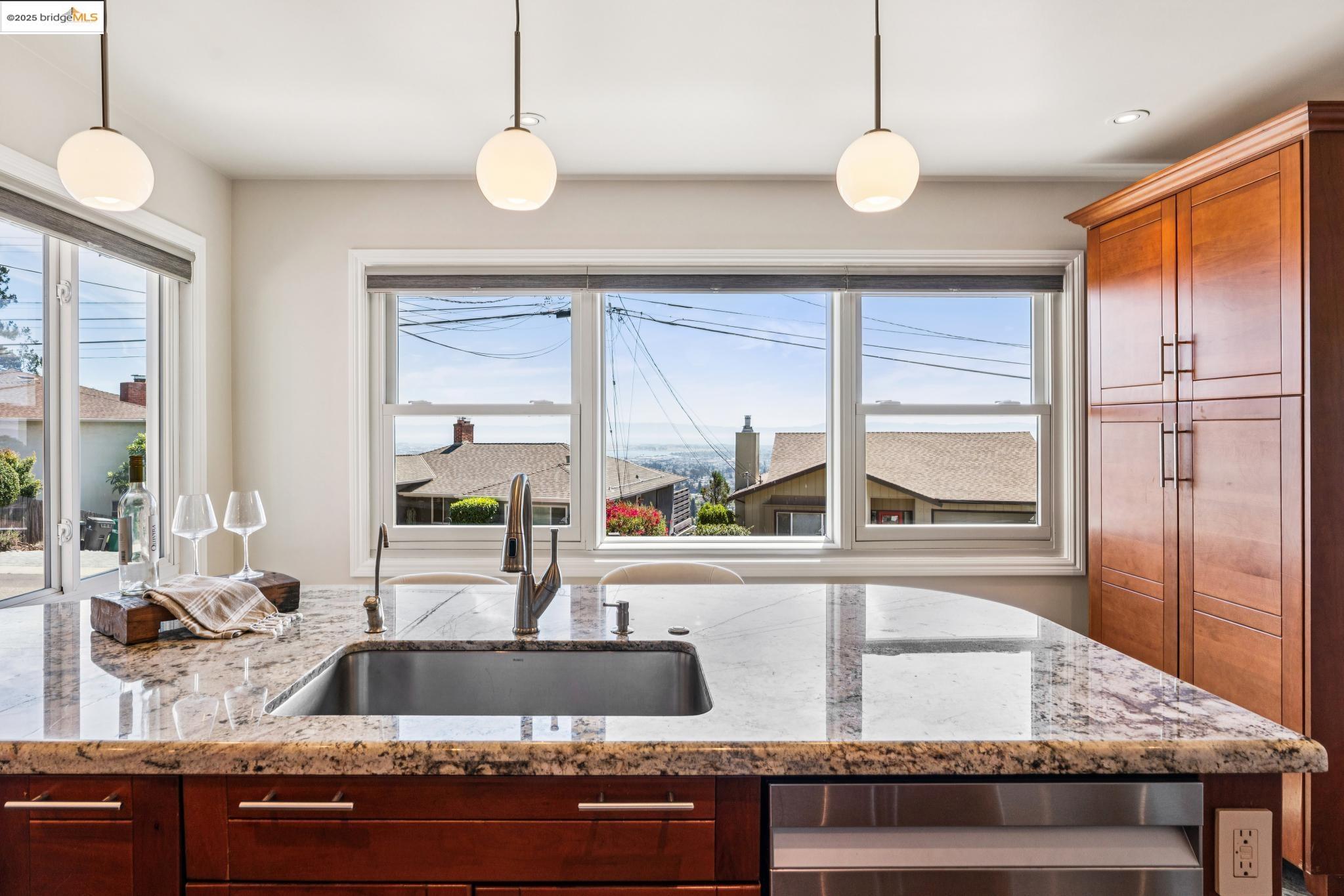 Detail Gallery Image 16 of 46 For 2120 Braemar Rd, Oakland,  CA 94602 - 2 Beds | 2 Baths