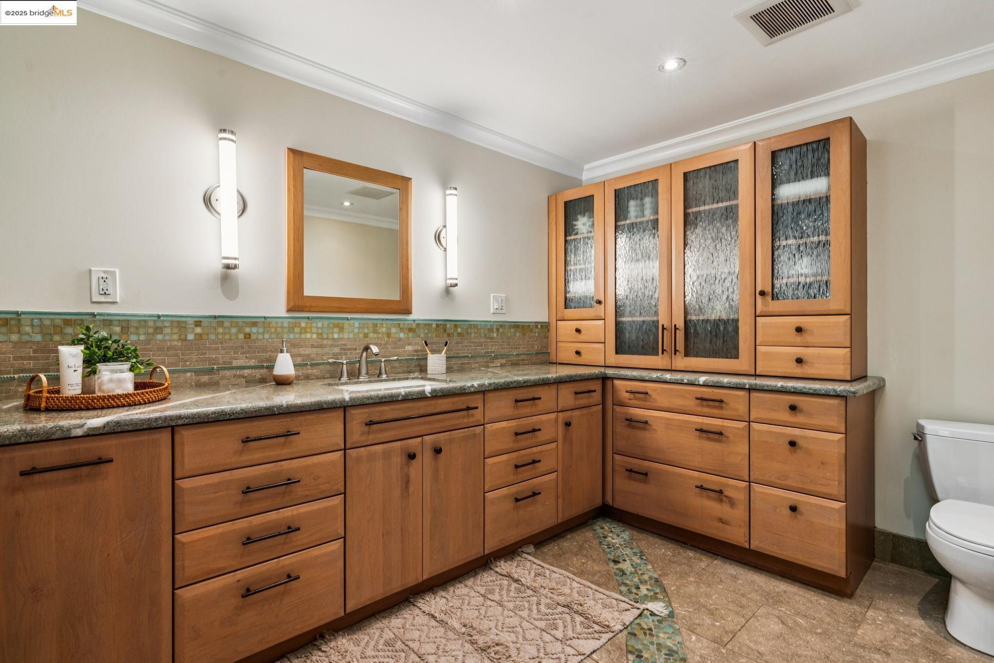 Detail Gallery Image 20 of 46 For 2120 Braemar Rd, Oakland,  CA 94602 - 2 Beds | 2 Baths