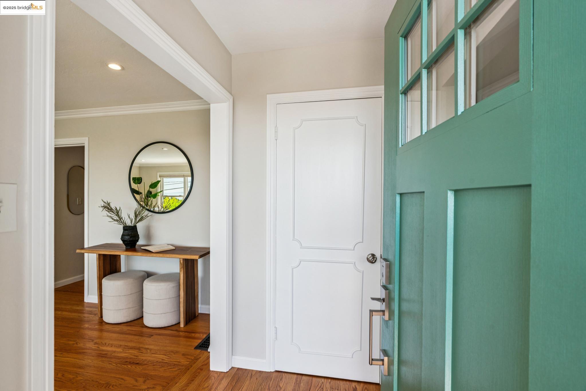 Detail Gallery Image 3 of 46 For 2120 Braemar Rd, Oakland,  CA 94602 - 2 Beds | 2 Baths