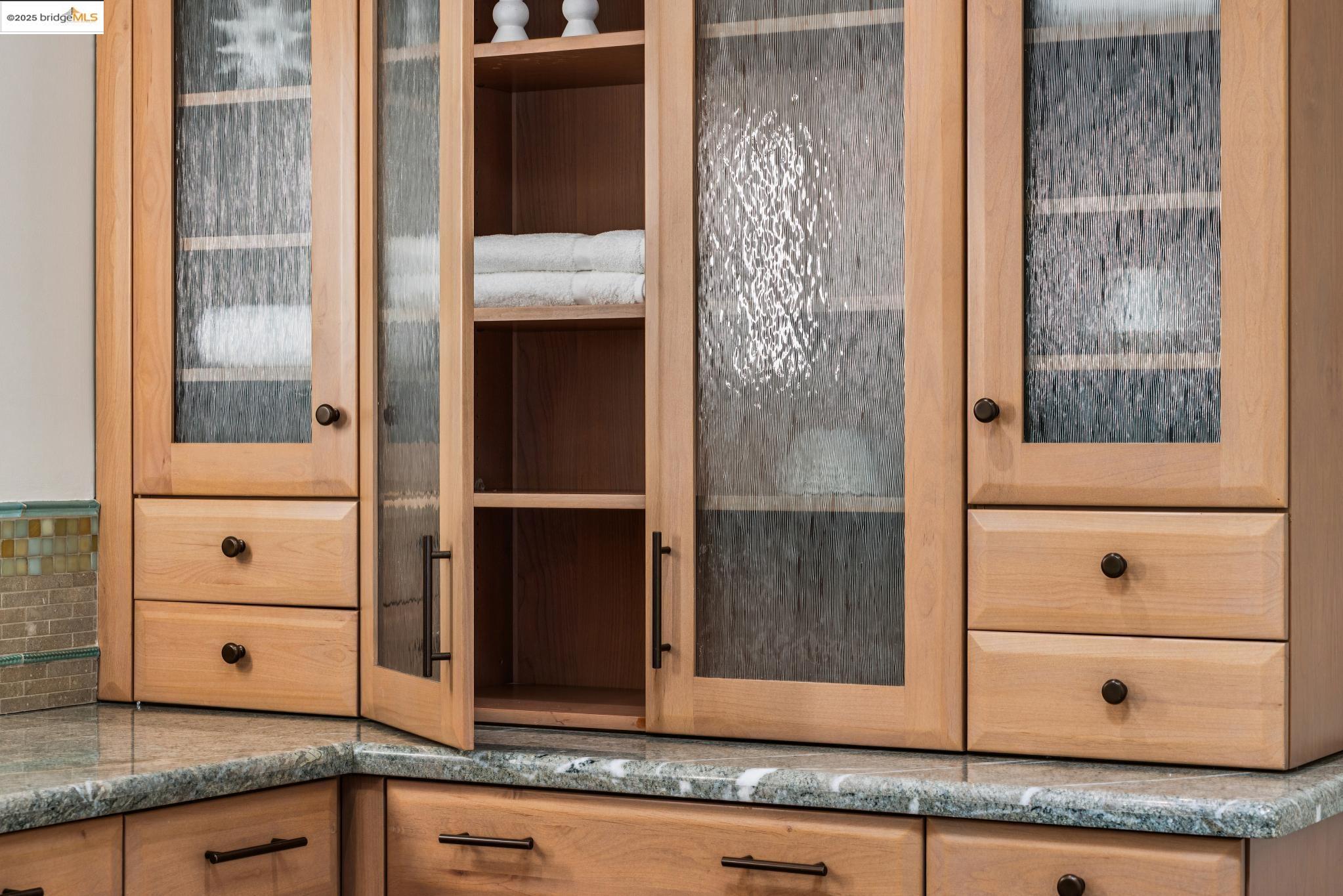 Detail Gallery Image 21 of 46 For 2120 Braemar Rd, Oakland,  CA 94602 - 2 Beds | 2 Baths