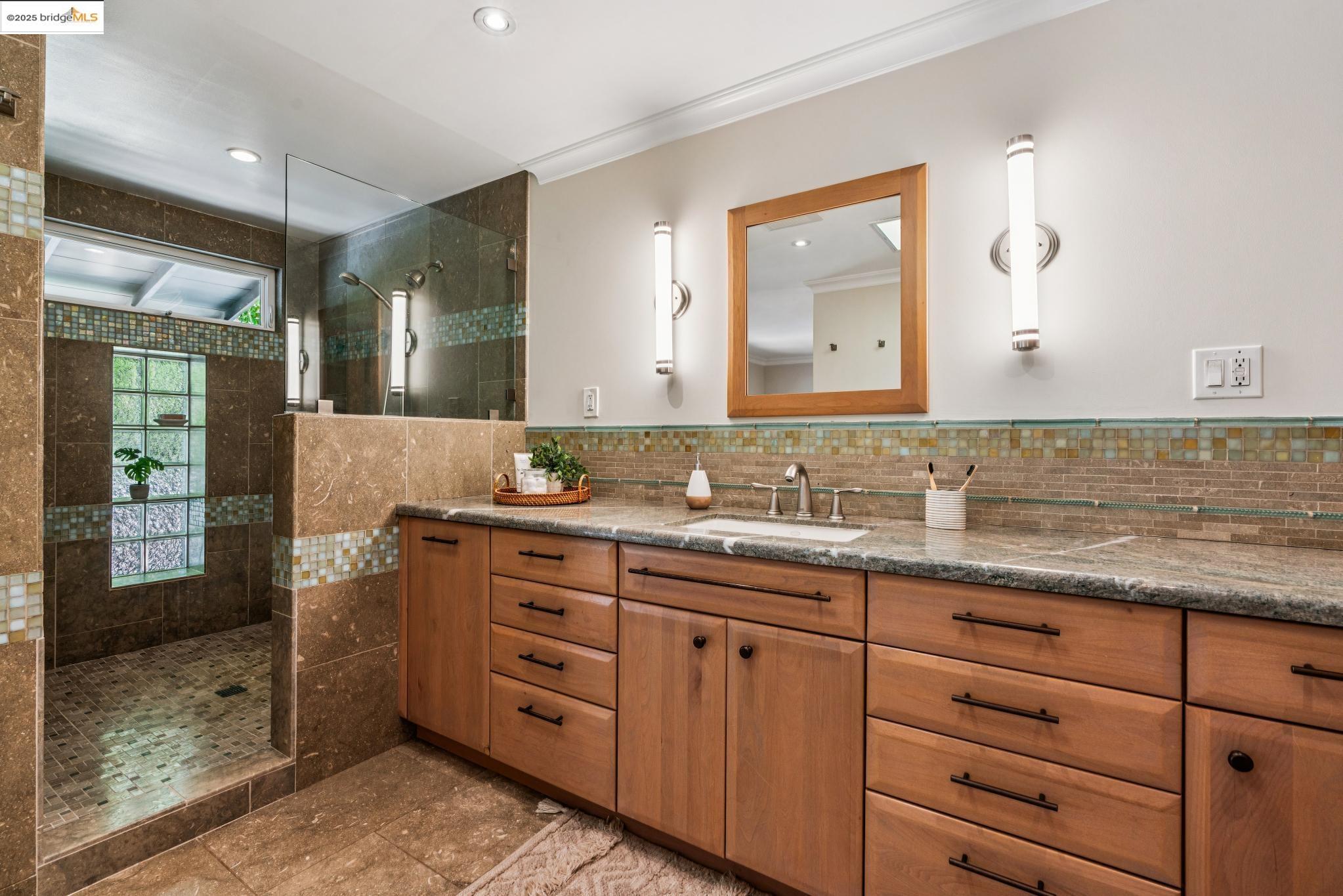 Detail Gallery Image 22 of 46 For 2120 Braemar Rd, Oakland,  CA 94602 - 2 Beds | 2 Baths