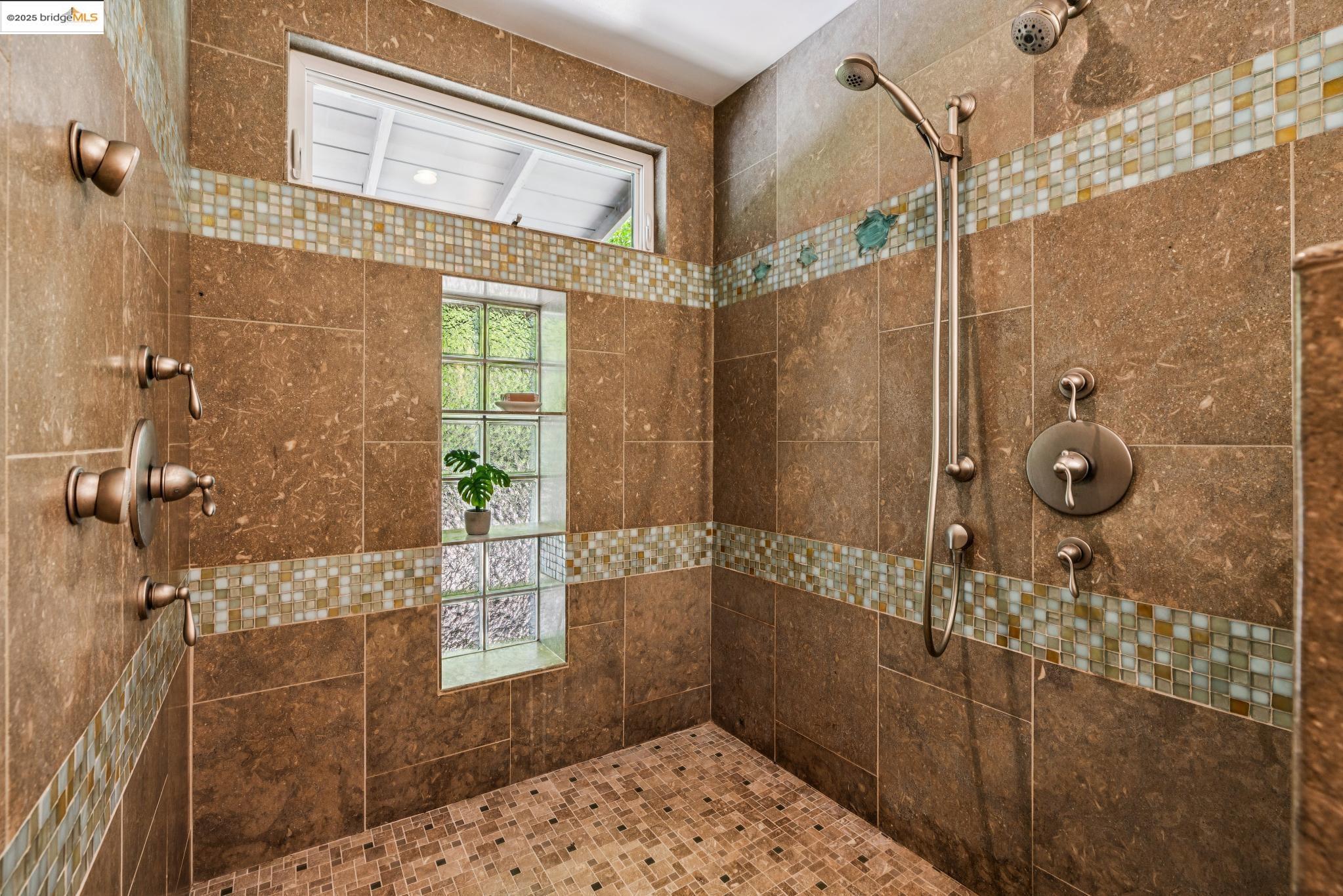 Detail Gallery Image 23 of 46 For 2120 Braemar Rd, Oakland,  CA 94602 - 2 Beds | 2 Baths