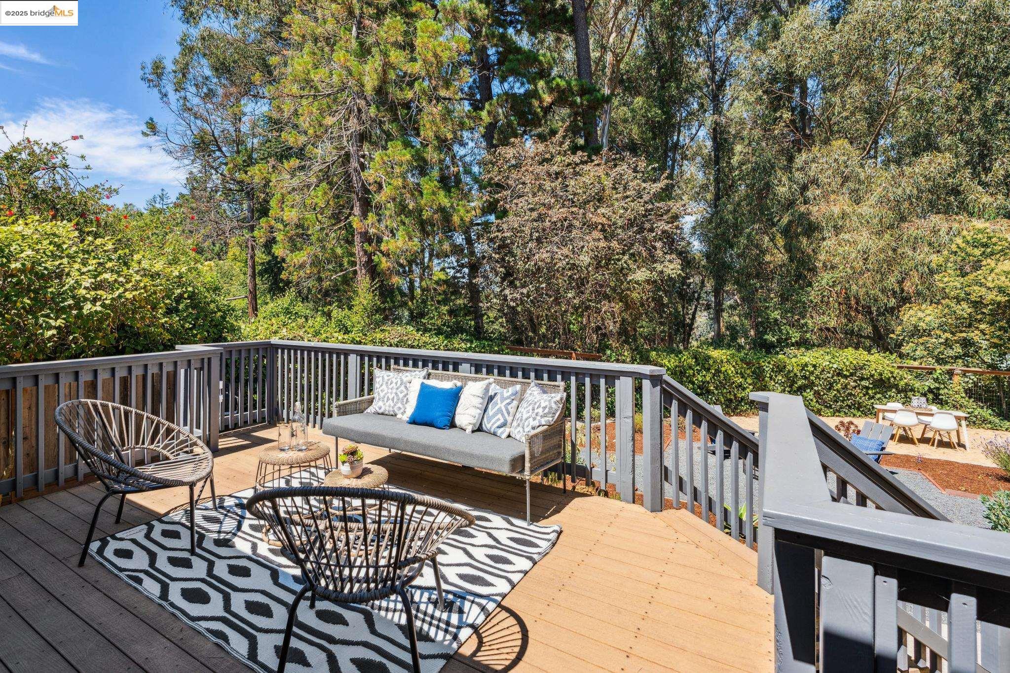 Detail Gallery Image 29 of 46 For 2120 Braemar Rd, Oakland,  CA 94602 - 2 Beds | 2 Baths