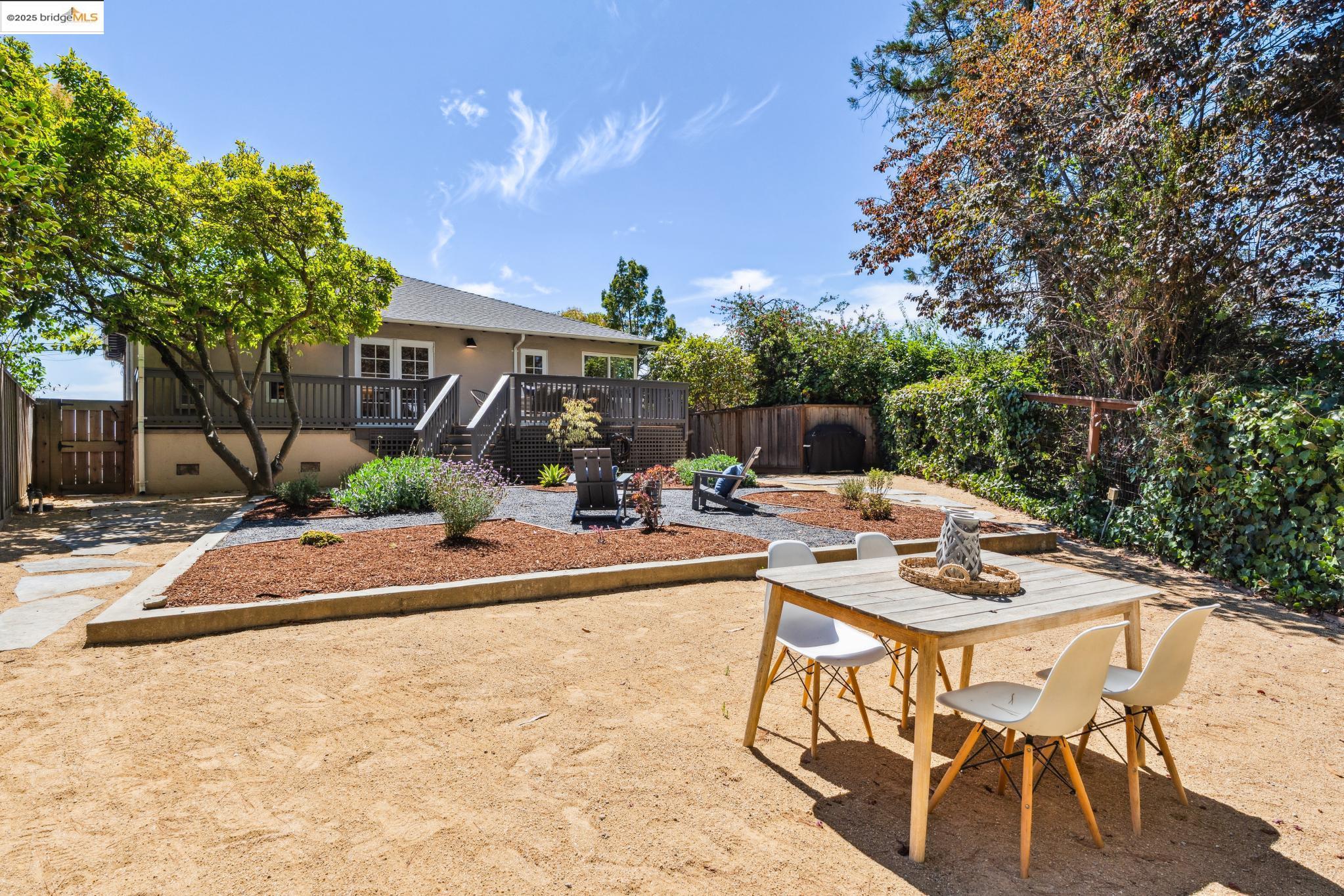 Detail Gallery Image 31 of 46 For 2120 Braemar Rd, Oakland,  CA 94602 - 2 Beds | 2 Baths