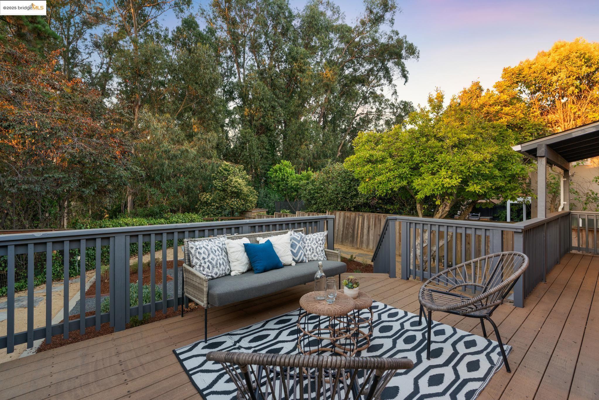 Detail Gallery Image 37 of 46 For 2120 Braemar Rd, Oakland,  CA 94602 - 2 Beds | 2 Baths