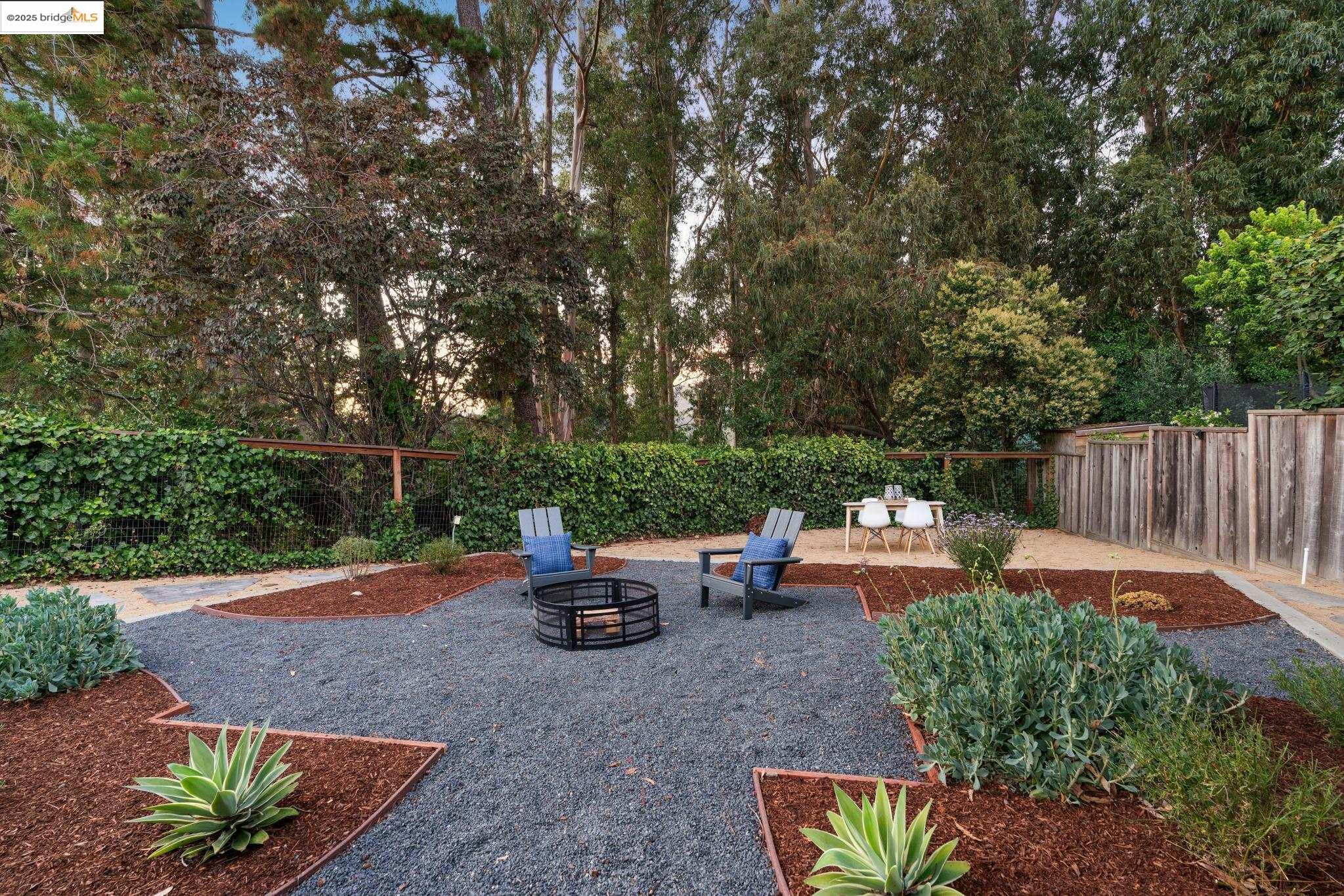 Detail Gallery Image 39 of 46 For 2120 Braemar Rd, Oakland,  CA 94602 - 2 Beds | 2 Baths