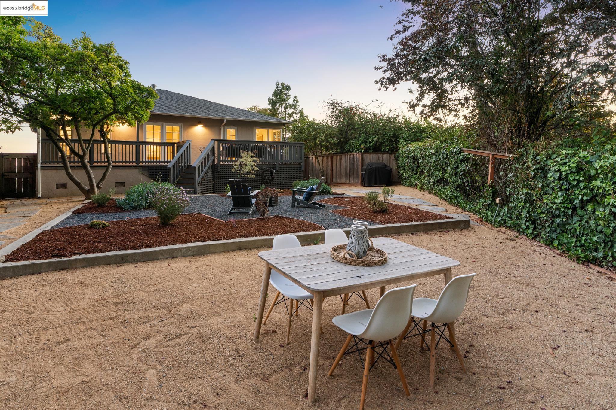 Detail Gallery Image 40 of 46 For 2120 Braemar Rd, Oakland,  CA 94602 - 2 Beds | 2 Baths