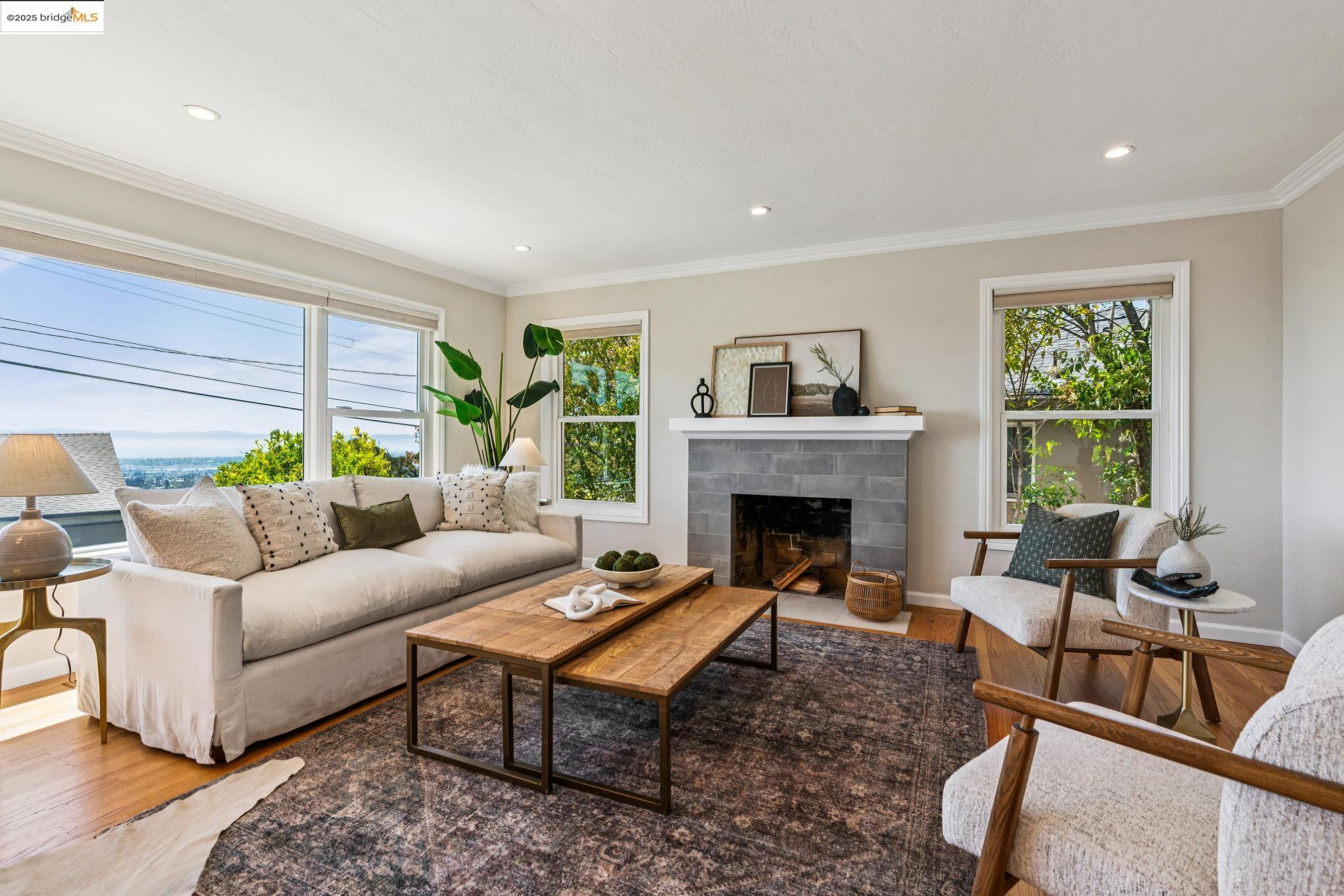 Detail Gallery Image 5 of 46 For 2120 Braemar Rd, Oakland,  CA 94602 - 2 Beds | 2 Baths