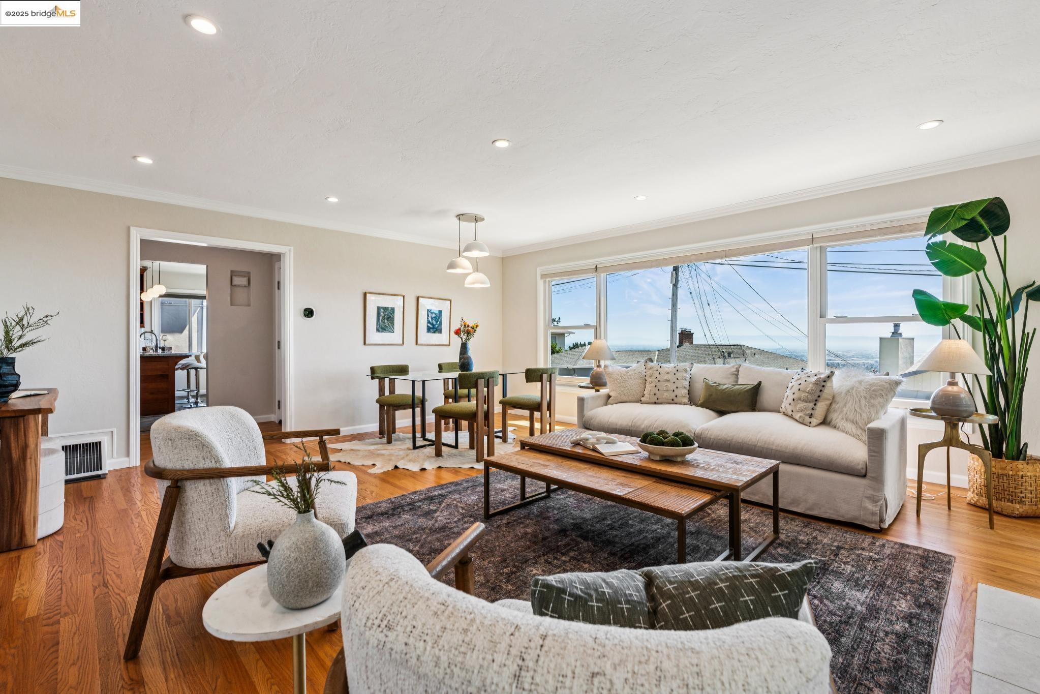 Detail Gallery Image 8 of 46 For 2120 Braemar Rd, Oakland,  CA 94602 - 2 Beds | 2 Baths