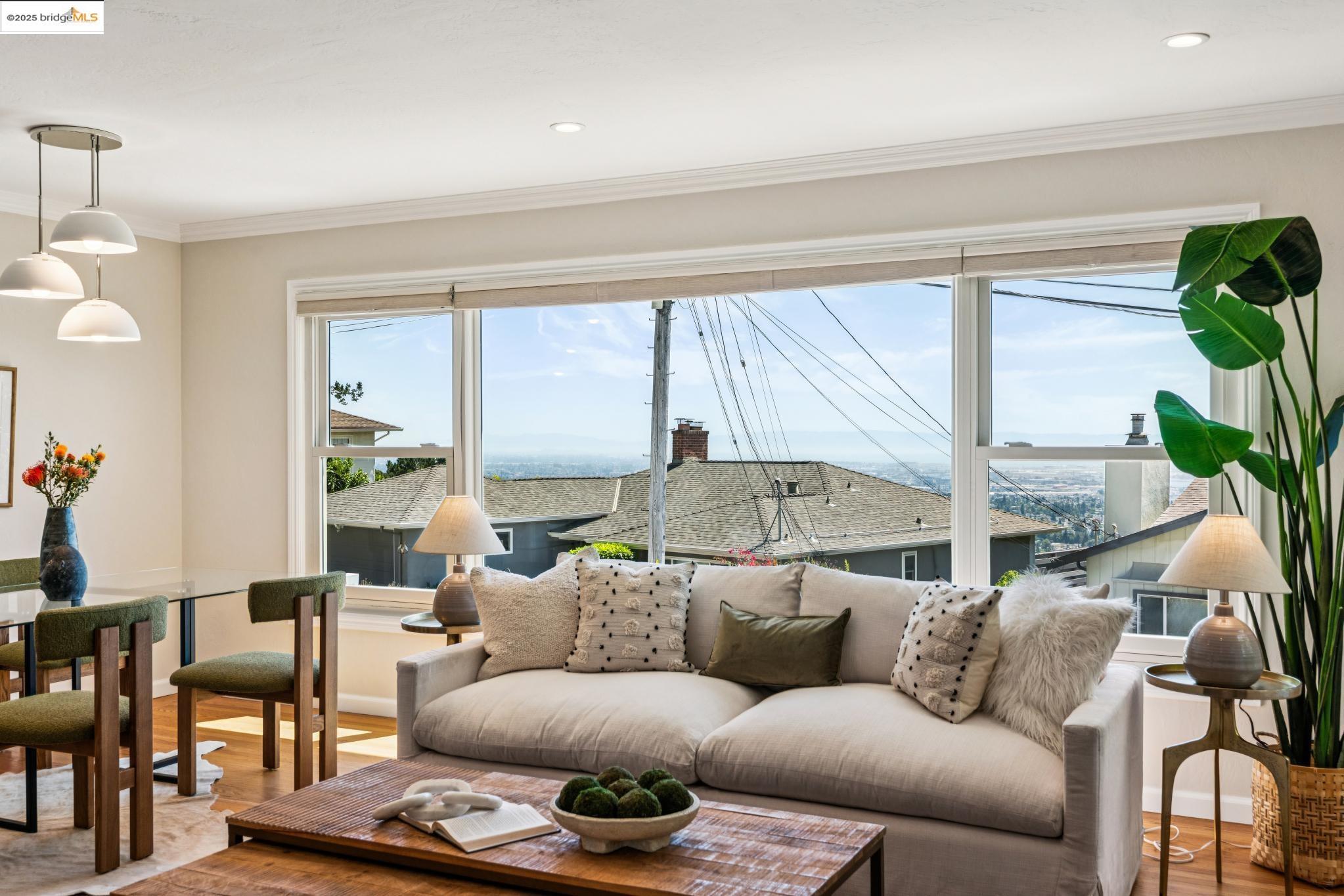 Detail Gallery Image 9 of 46 For 2120 Braemar Rd, Oakland,  CA 94602 - 2 Beds | 2 Baths
