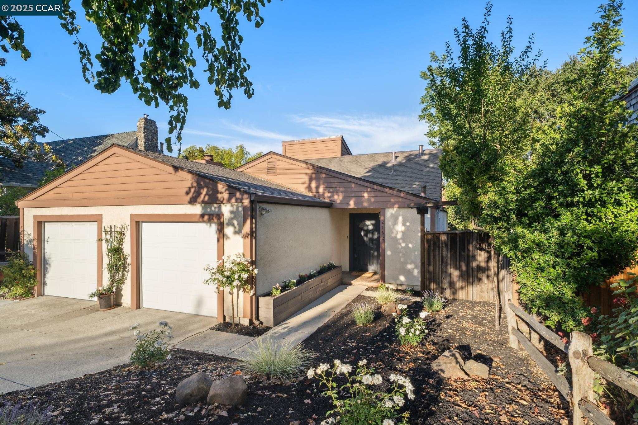 Detail Gallery Image 2 of 48 For 2162 Hillside Ave, Walnut Creek,  CA 94597 - 2 Beds | 2 Baths