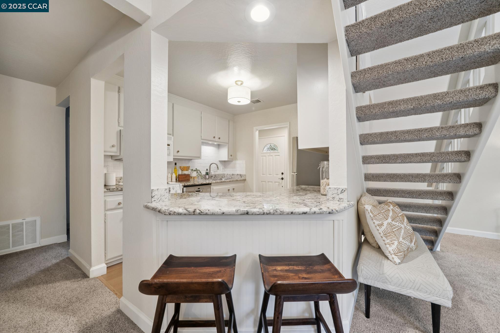 Detail Gallery Image 17 of 48 For 2162 Hillside Ave, Walnut Creek,  CA 94597 - 2 Beds | 2 Baths