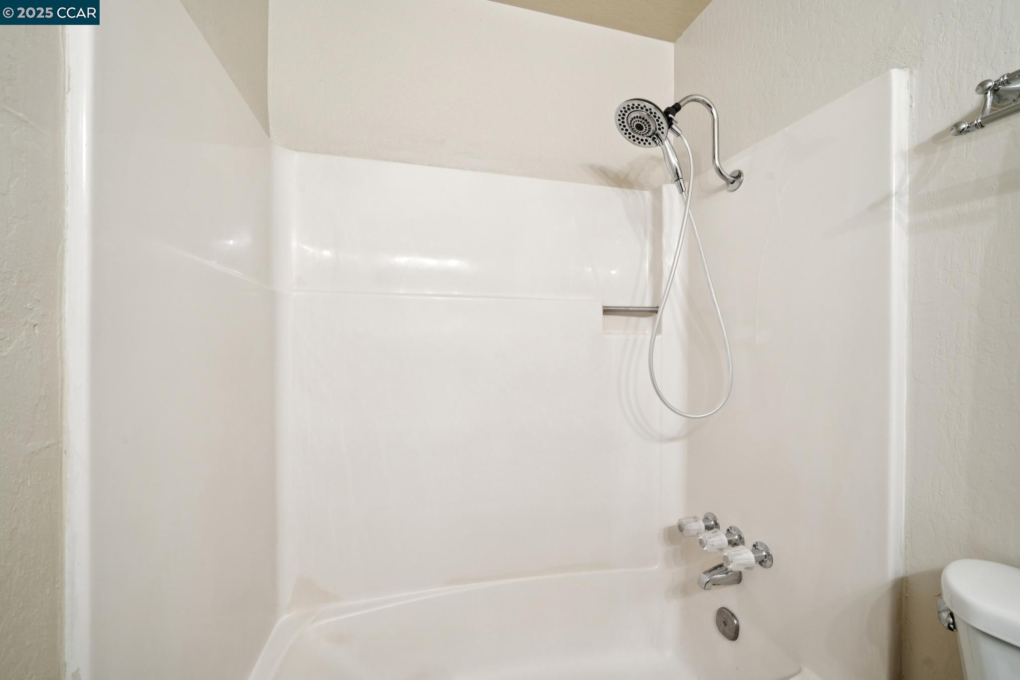 Detail Gallery Image 38 of 48 For 2162 Hillside Ave, Walnut Creek,  CA 94597 - 2 Beds | 2 Baths