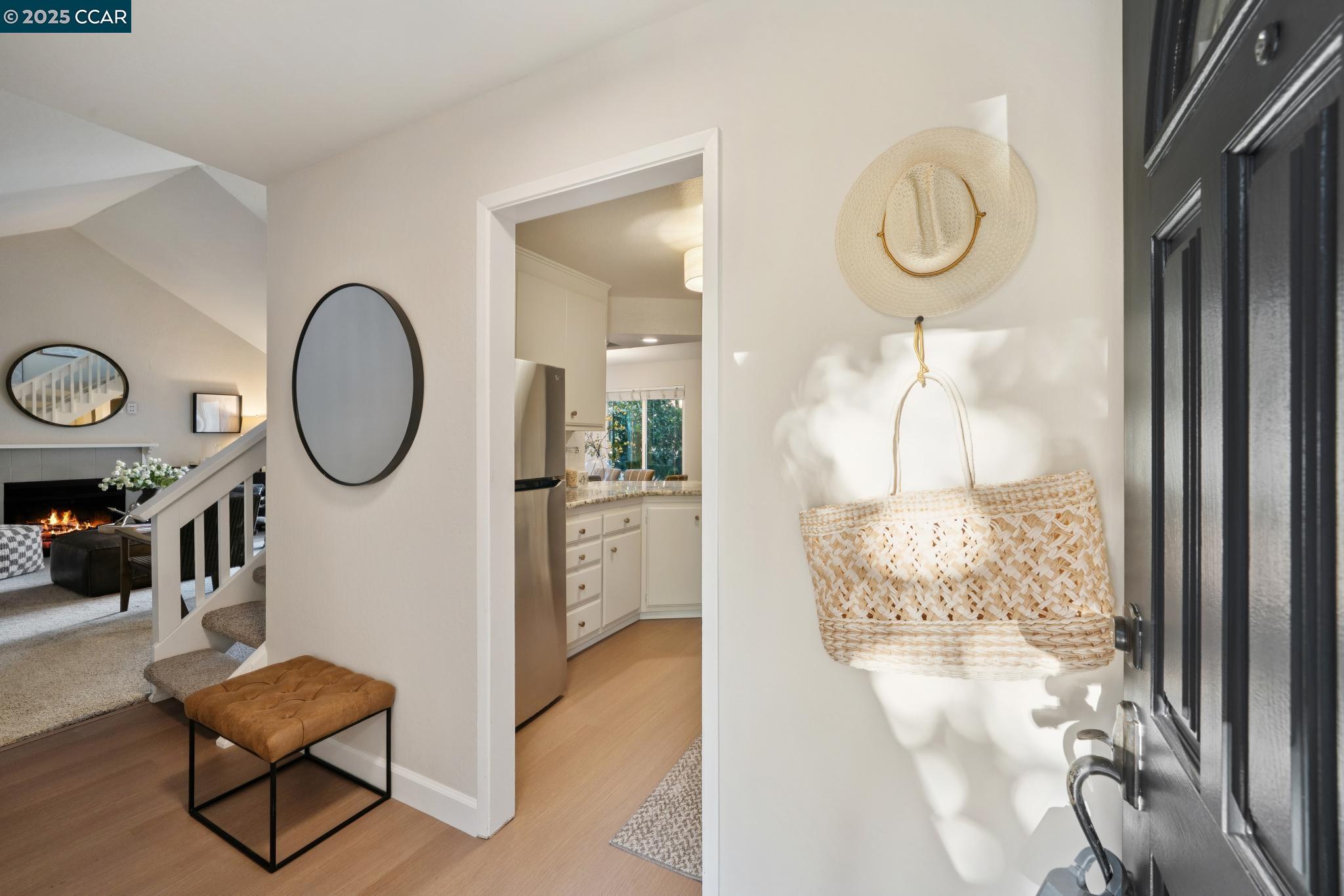 Detail Gallery Image 6 of 48 For 2162 Hillside Ave, Walnut Creek,  CA 94597 - 2 Beds | 2 Baths