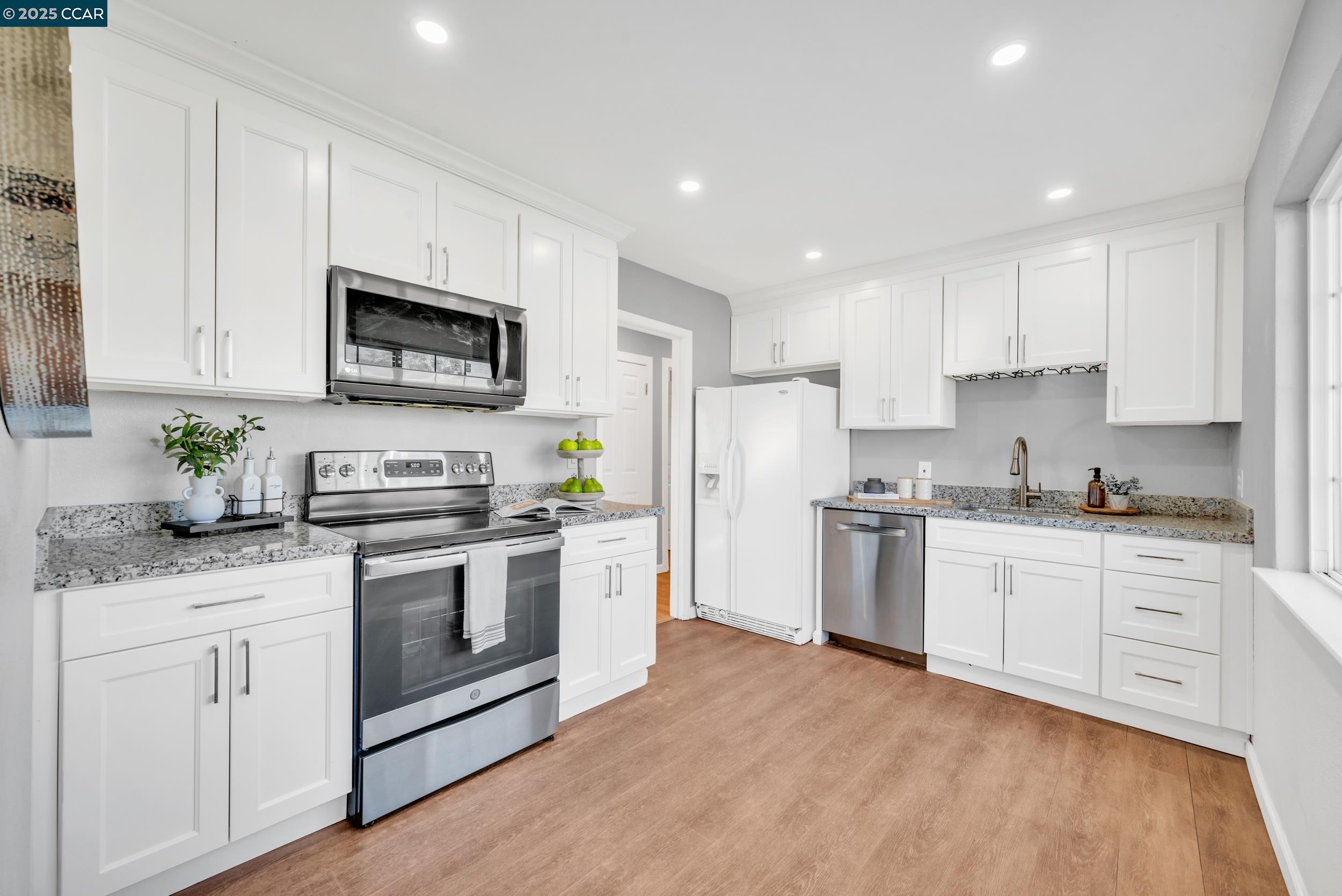 Detail Gallery Image 1 of 36 For 2774 Broadmoor Avenue, Concord,  CA 94520 - 3 Beds | 1 Baths