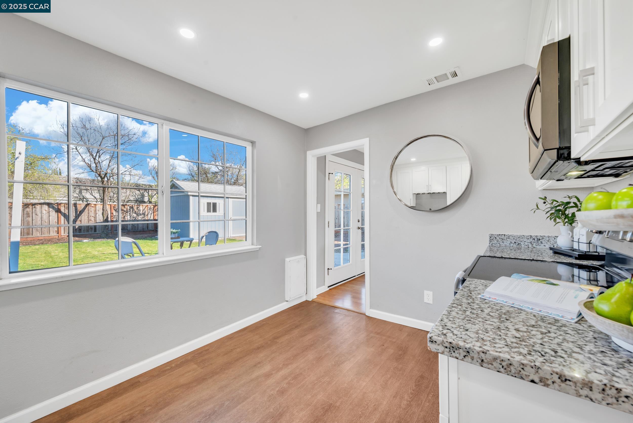 Detail Gallery Image 13 of 36 For 2774 Broadmoor Avenue, Concord,  CA 94520 - 3 Beds | 1 Baths