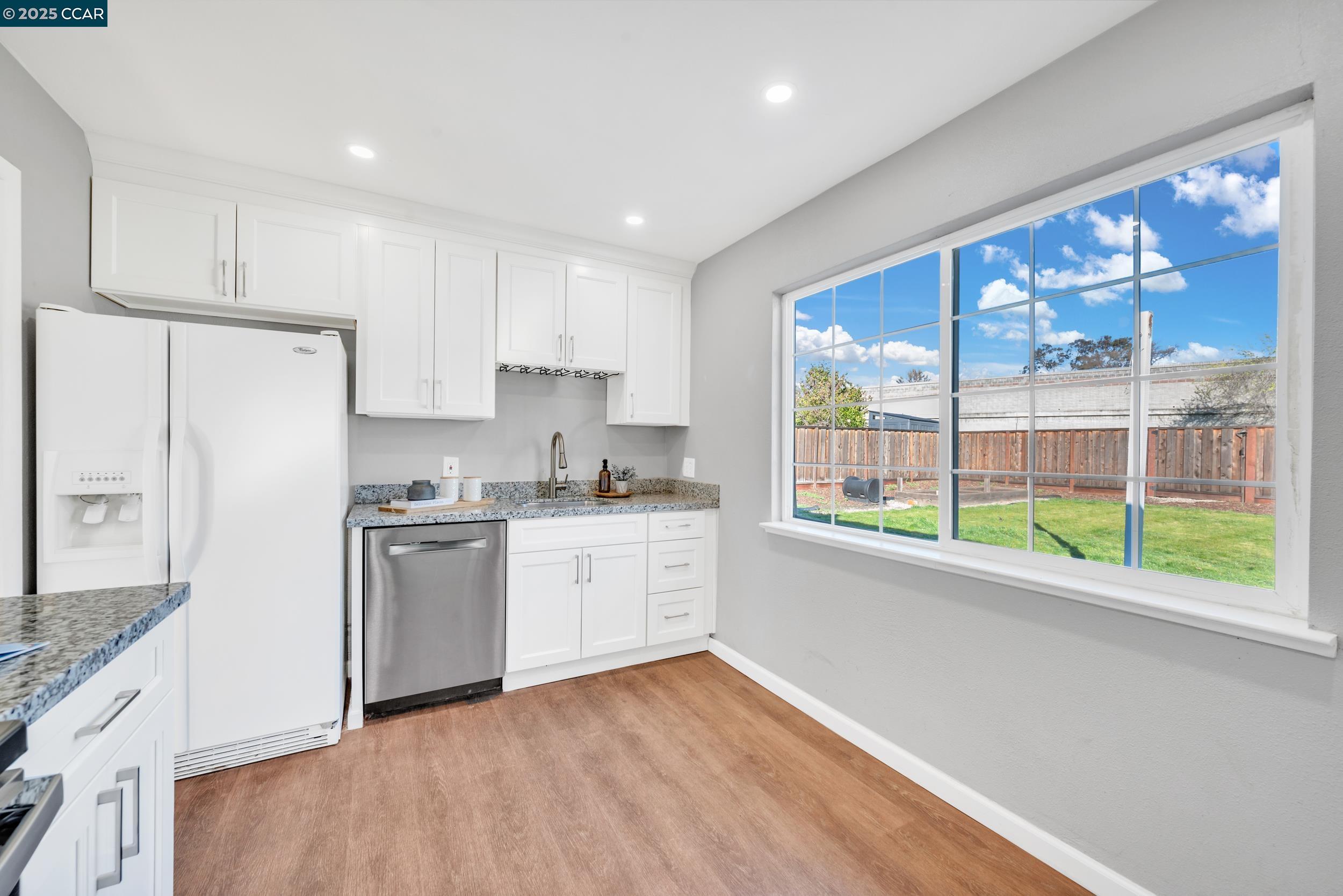 Detail Gallery Image 14 of 36 For 2774 Broadmoor Avenue, Concord,  CA 94520 - 3 Beds | 1 Baths