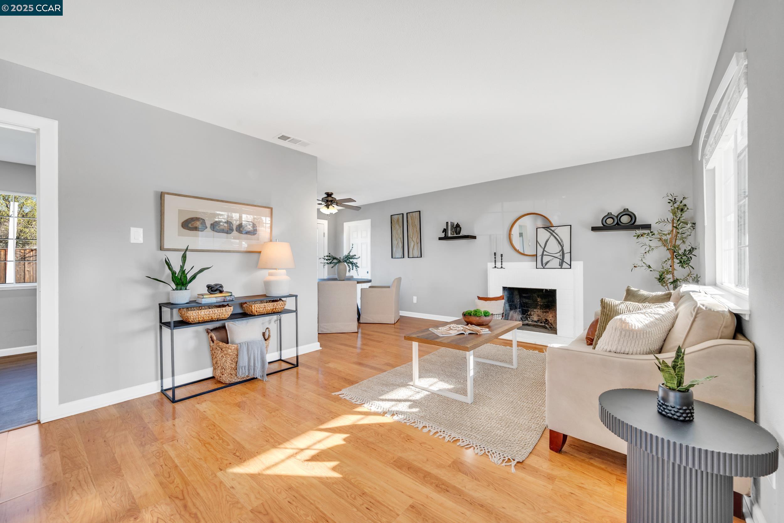 Detail Gallery Image 3 of 36 For 2774 Broadmoor Avenue, Concord,  CA 94520 - 3 Beds | 1 Baths