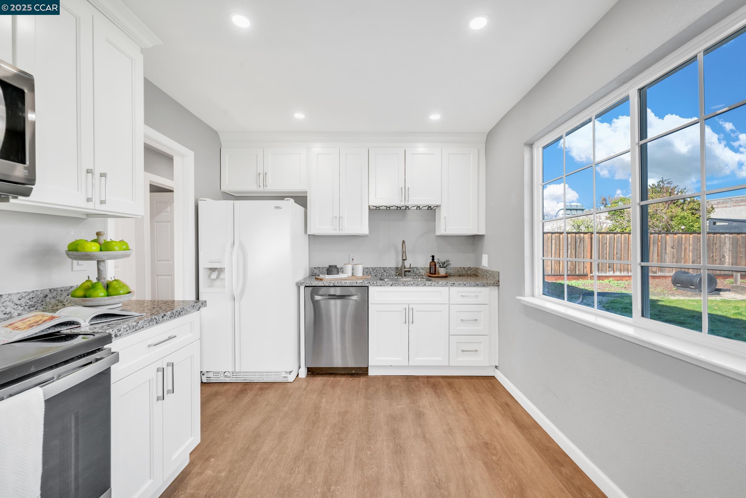 Detail Gallery Image 10 of 36 For 2774 Broadmoor Avenue, Concord,  CA 94520 - 3 Beds | 1 Baths
